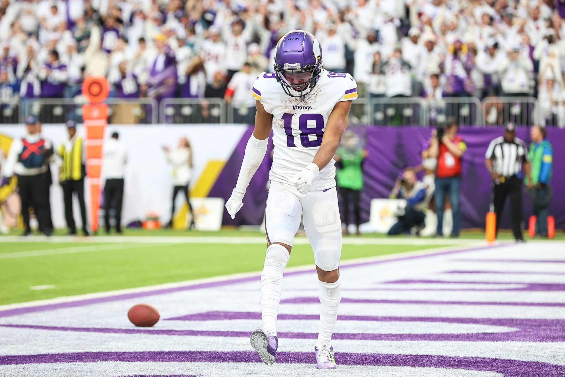 Justin Jefferson (18) celebrates his touchdown against the New York Giants during the fourth quarter at U.S. Bank Stadium.