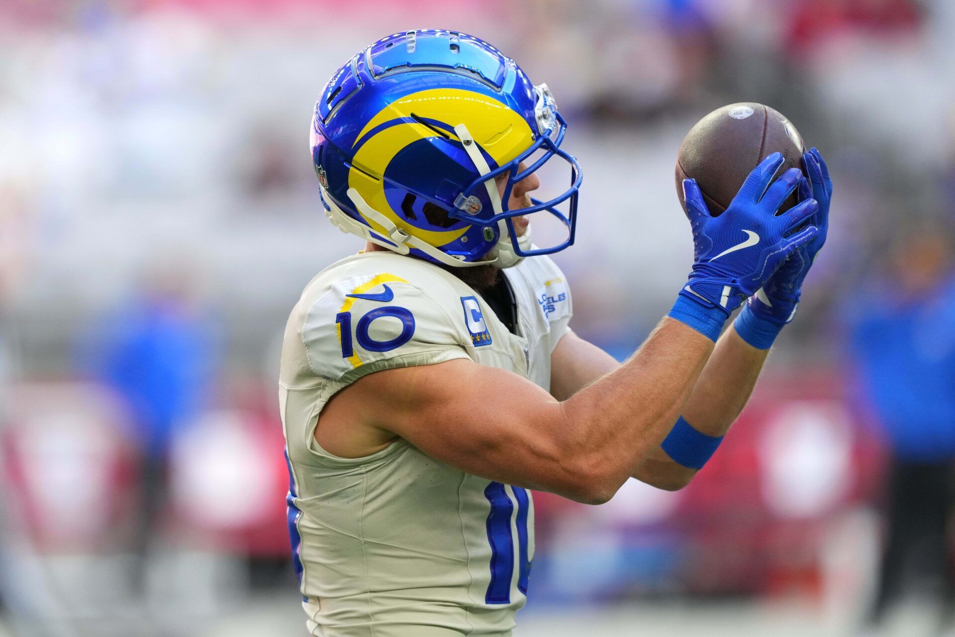 Los Angeles Rams wide receiver Cooper Kupp (10) warms up prior to facing the Arizona Cardinals at State Farm Stadium.