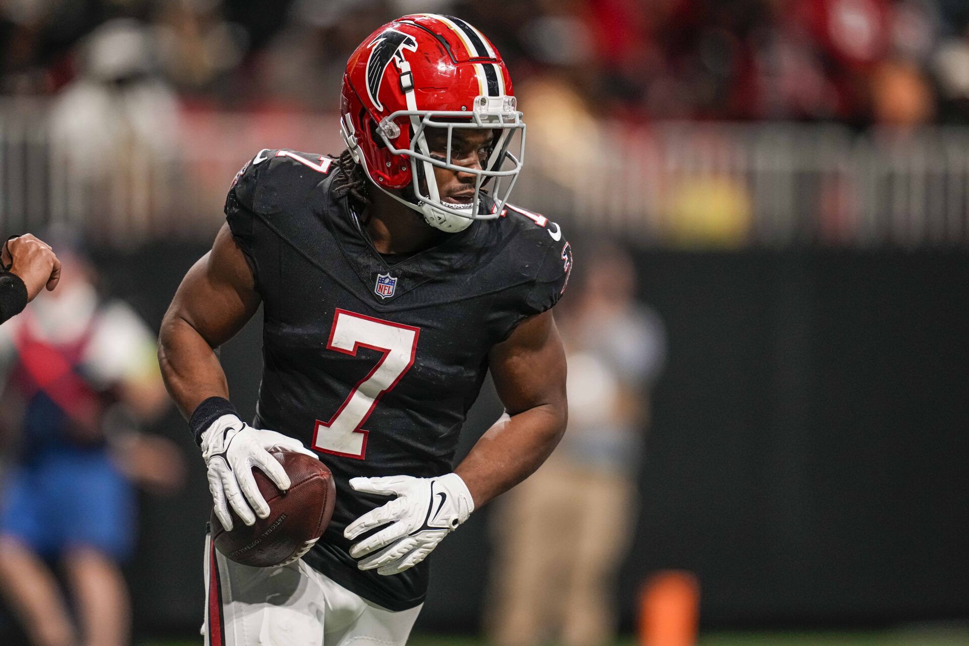 Atlanta Falcons running back Bijan Robinson (7) reacts after scoring a touchdown after a catch against the New Orleans Saints during the second half at Mercedes-Benz Stadium.