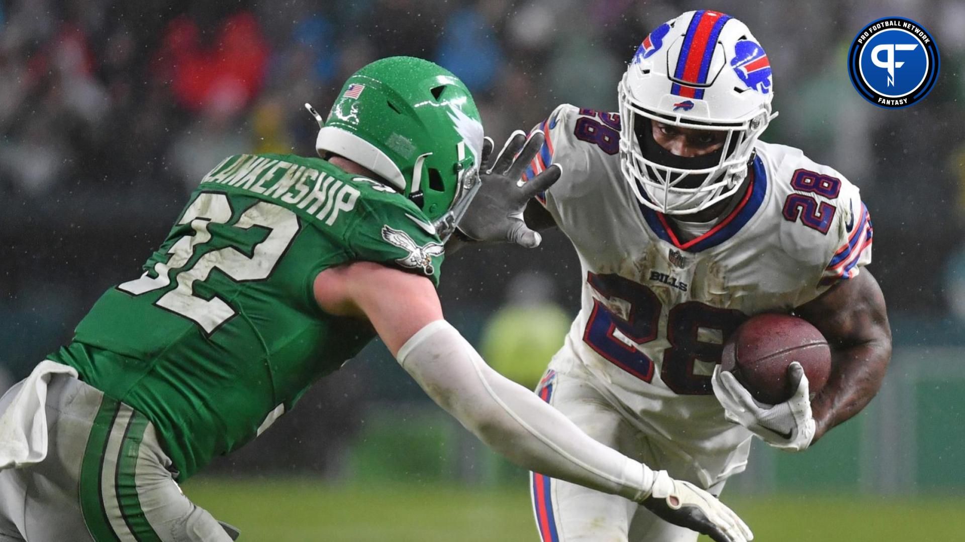 Buffalo Bills running back Latavius Murray (28) runs away from Philadelphia Eagles safety Reed Blankenship (32) during the second quarter at Lincoln Financial Field.