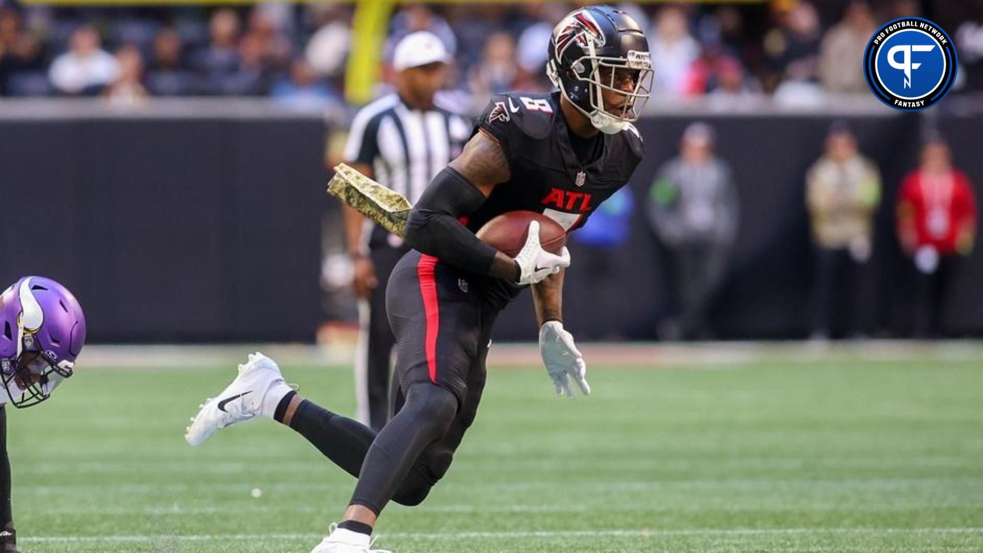 Atlanta Falcons tight end Kyle Pitts (8) runs after a catch against the Minnesota Vikings.