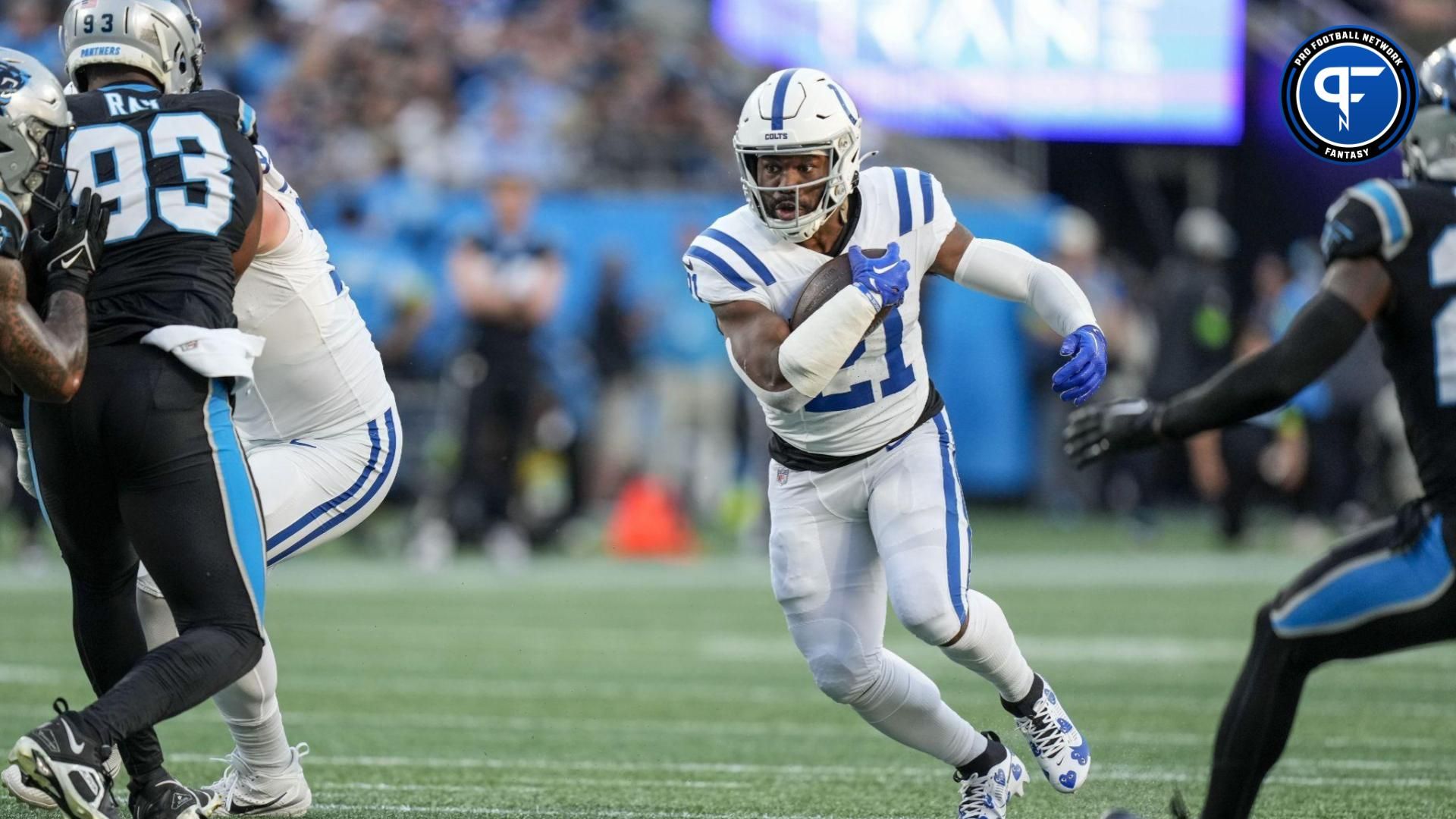 Indianapolis Colts RB Zack Moss (21) runs the ball against the Carolina Panthers.