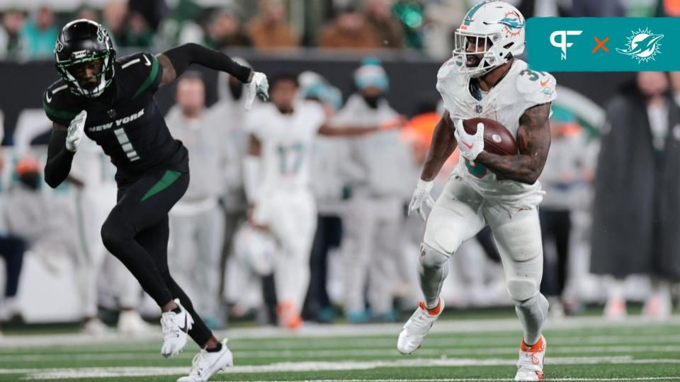 Miami Dolphins RB Raheem Mostert (31) runs the ball against the New York Jets.