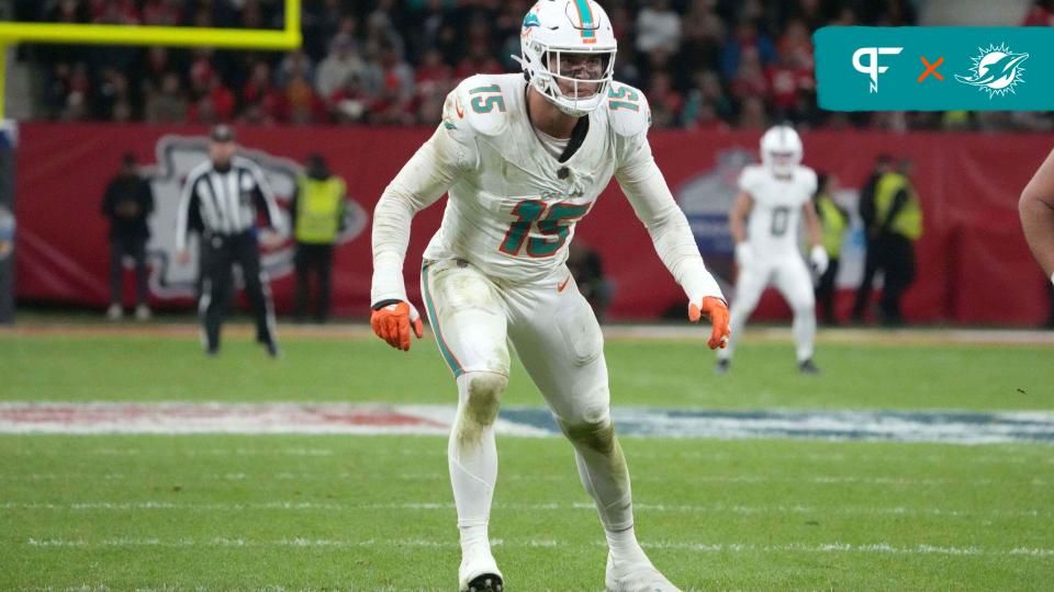 Miami Dolphins LB Jaelan Phillips (15) lines up against the Kansas City Chiefs.