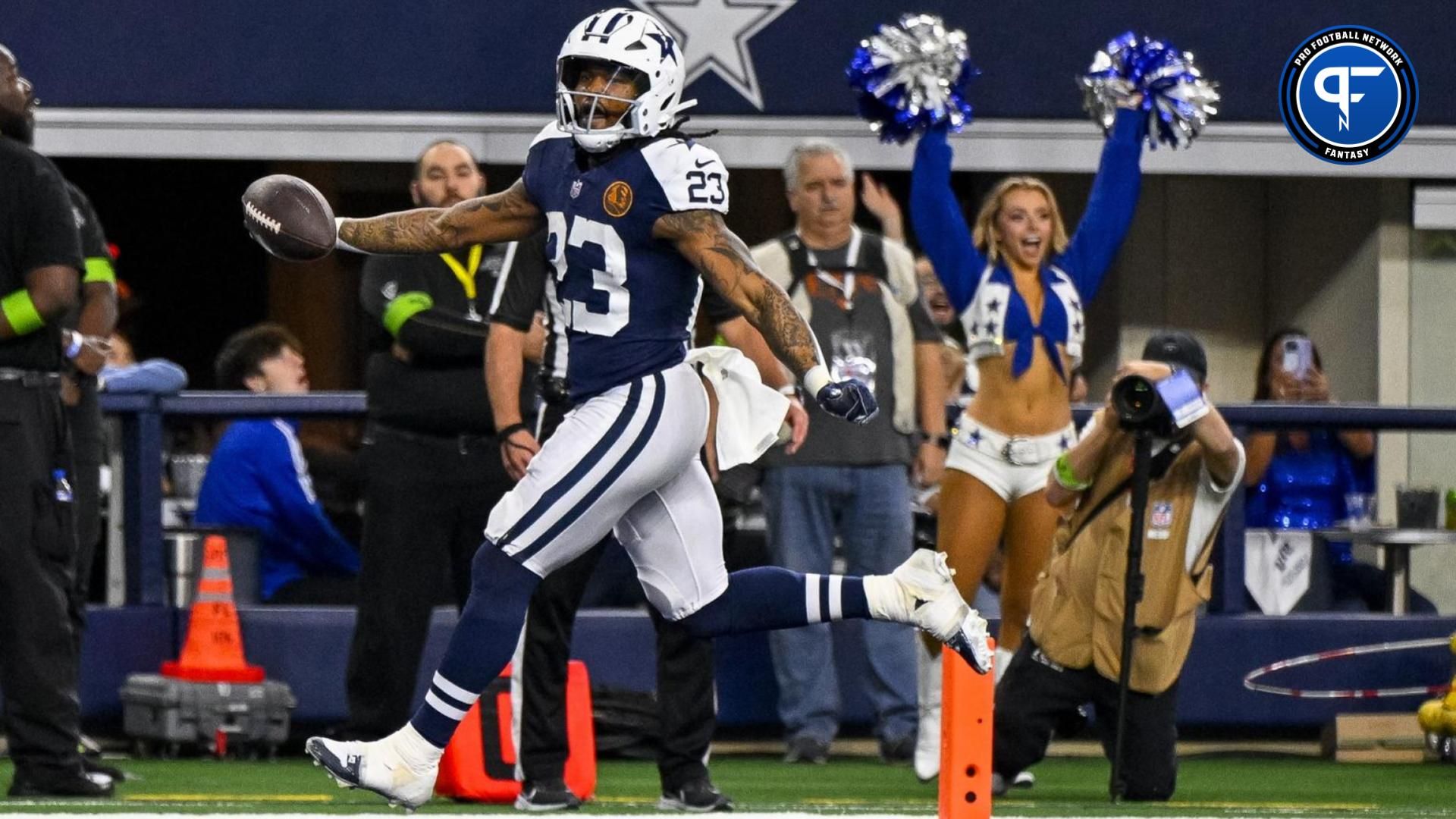 Dallas Cowboys RB Rico Dowdle (23) scores a touchdown against the Washington Commanders.