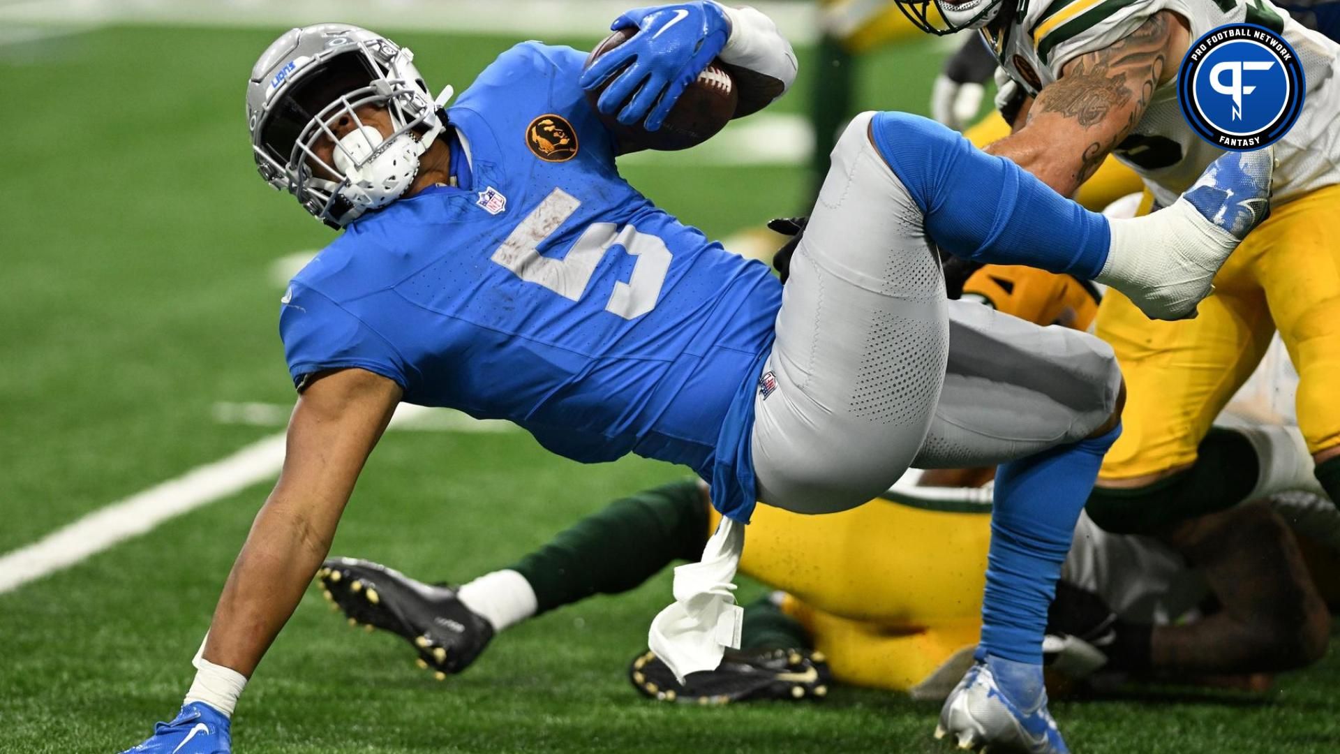 Detroit Lions RB David Montgomery (5) attempts to keep his balance against the Green Bay Packers.