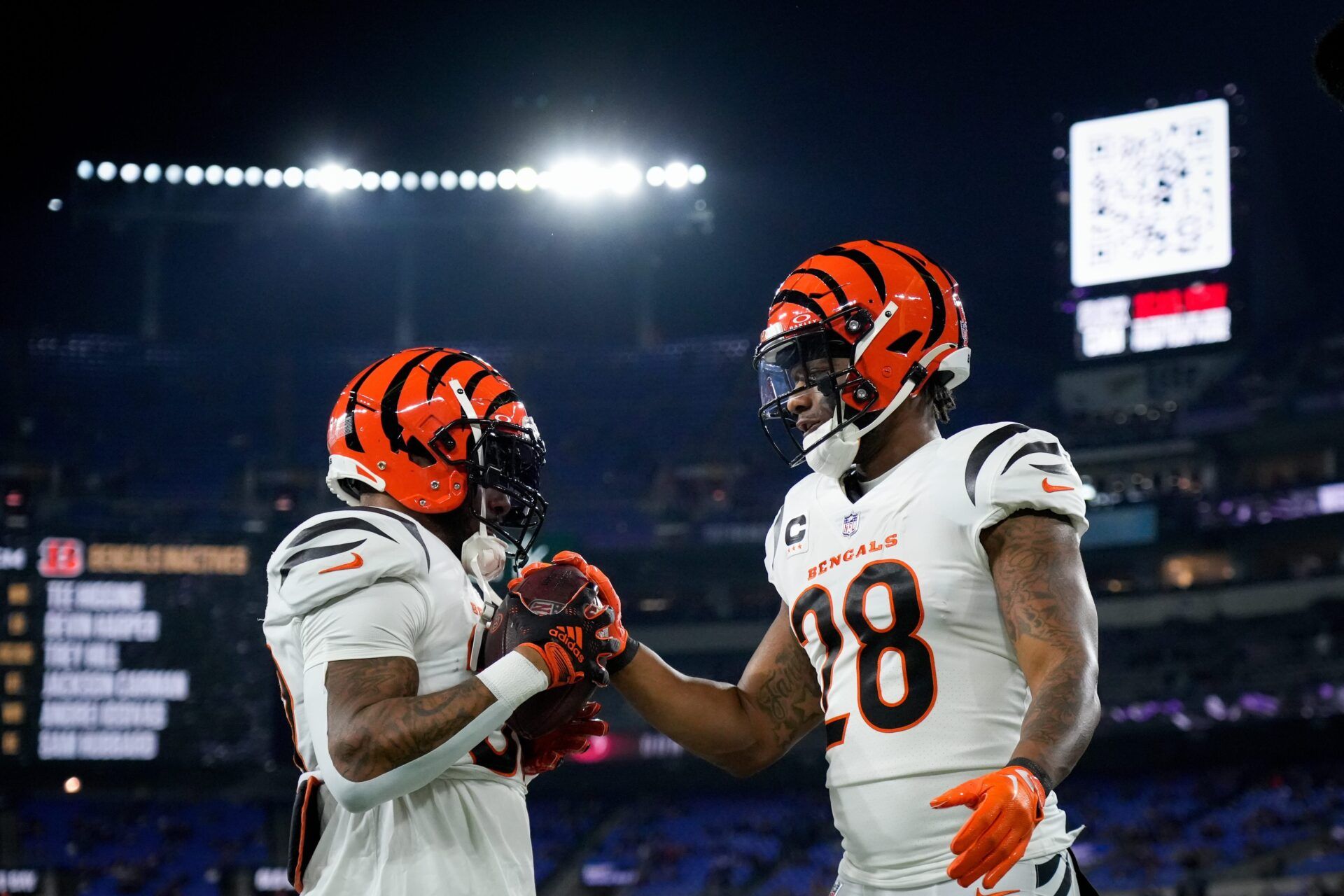 Cincinnati Bengals running back Trayveon Williams (32) and running back Joe Mixon (28) runs drills during warmups before the first quarter.