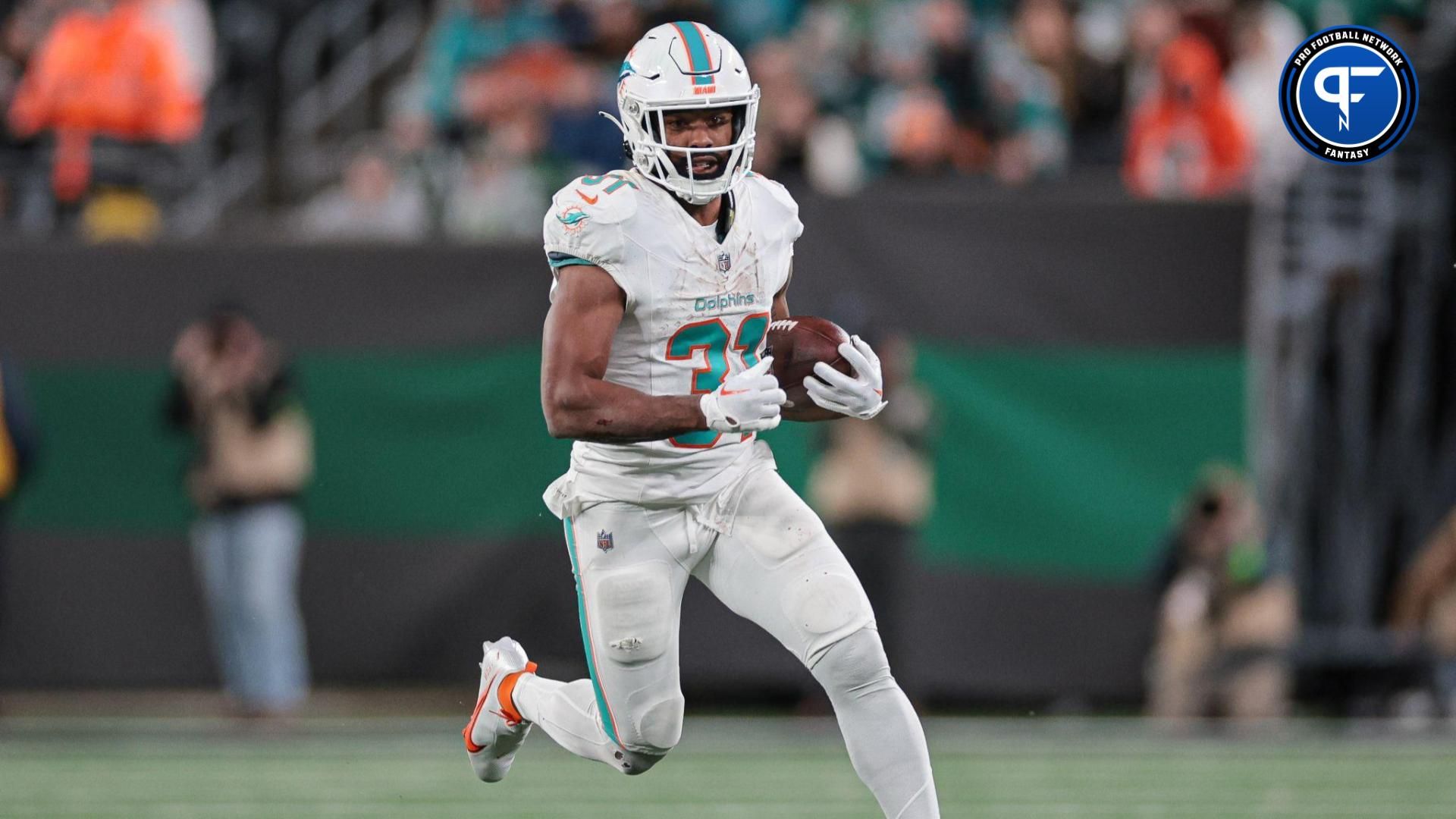 Miami Dolphins running back Raheem Mostert (31) carries the ball during the second half against the New York Jets at MetLife Stadium.