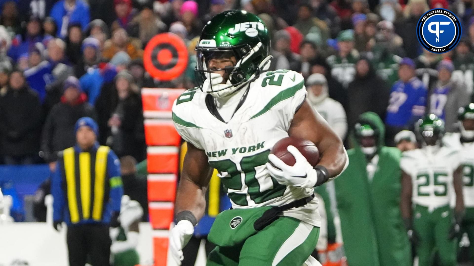 Breece Hall (20) runs with the ball against the Buffalo Bills during the second half at Highmark Stadium.