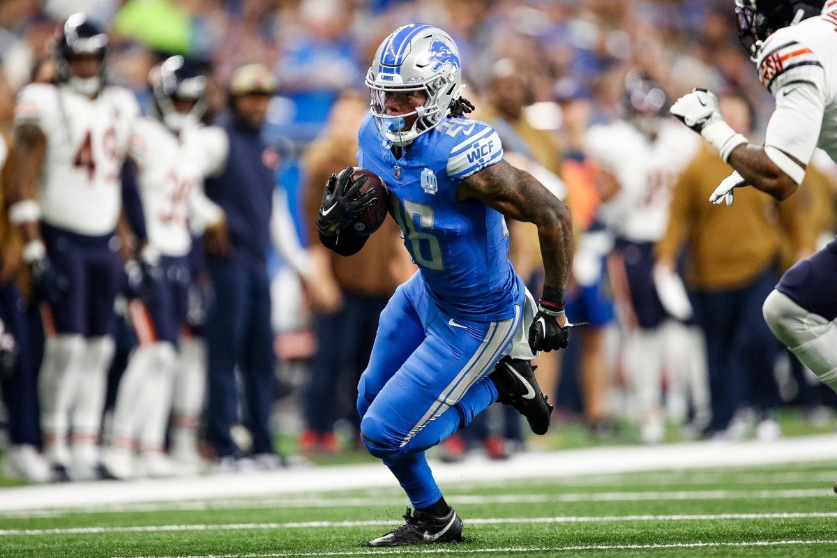 Detroit Lions running back Jahmyr Gibbs runs against the Chicago Bears during the first half at Ford Field in Detroit on Sunday, Nov. 19, 2023.