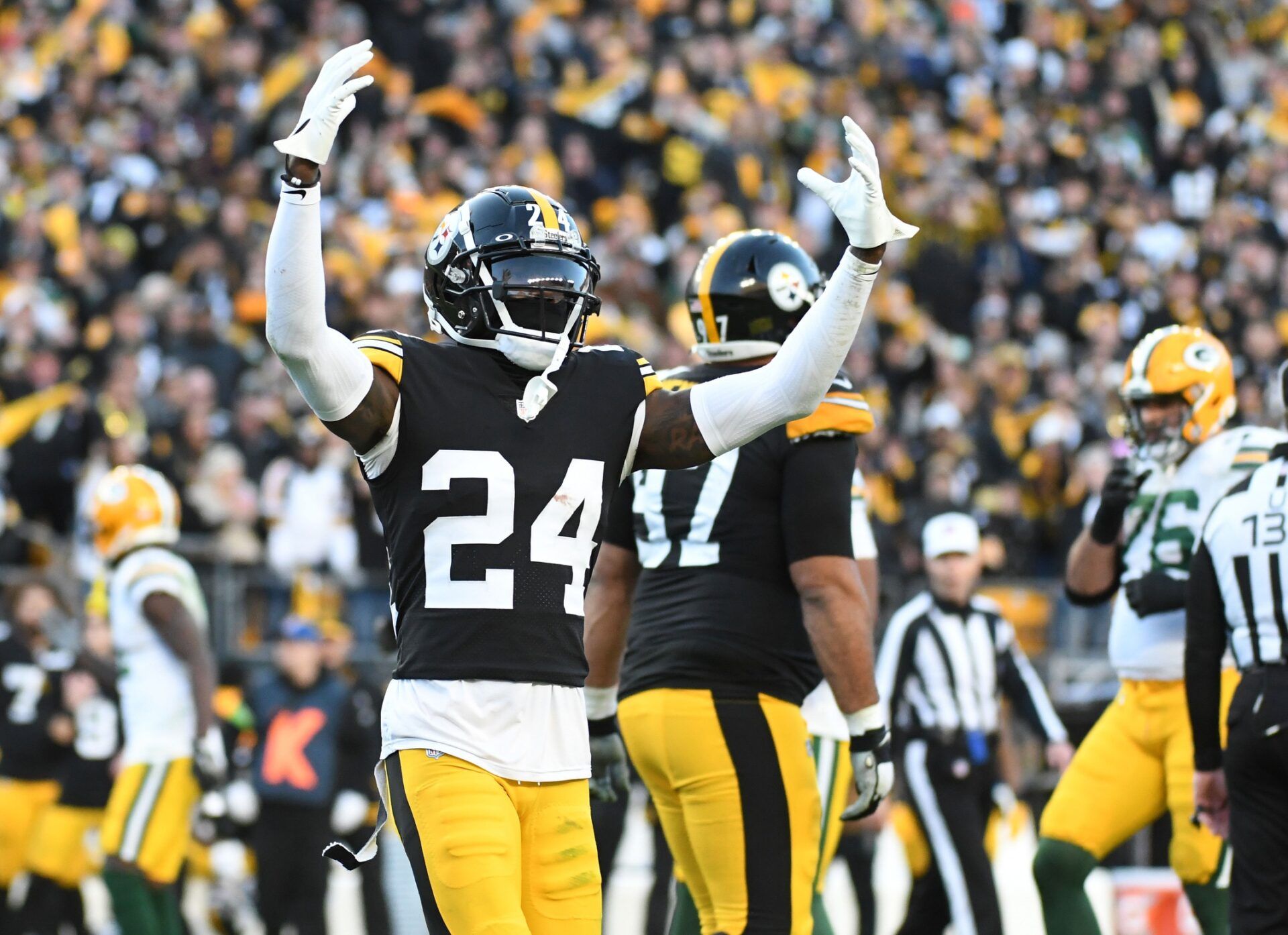 Pittsburgh Steelers cornerback Joey Porter Jr. (24) against the Green Bay Packers at Acrisure Stadium.