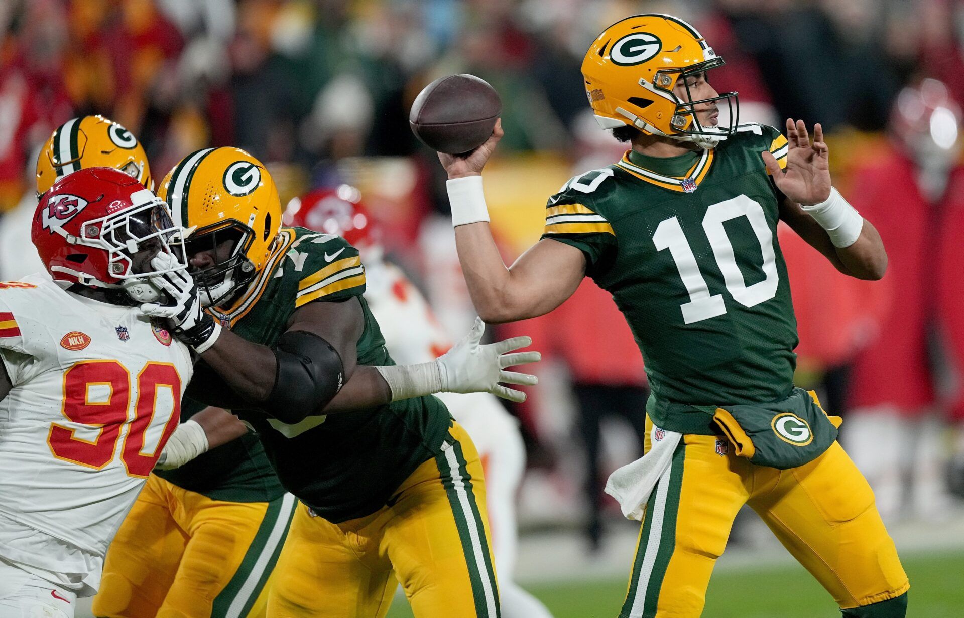 Green Bay Packers QB Jordan Love (10) throws a pass against the Kansas City Chiefs.