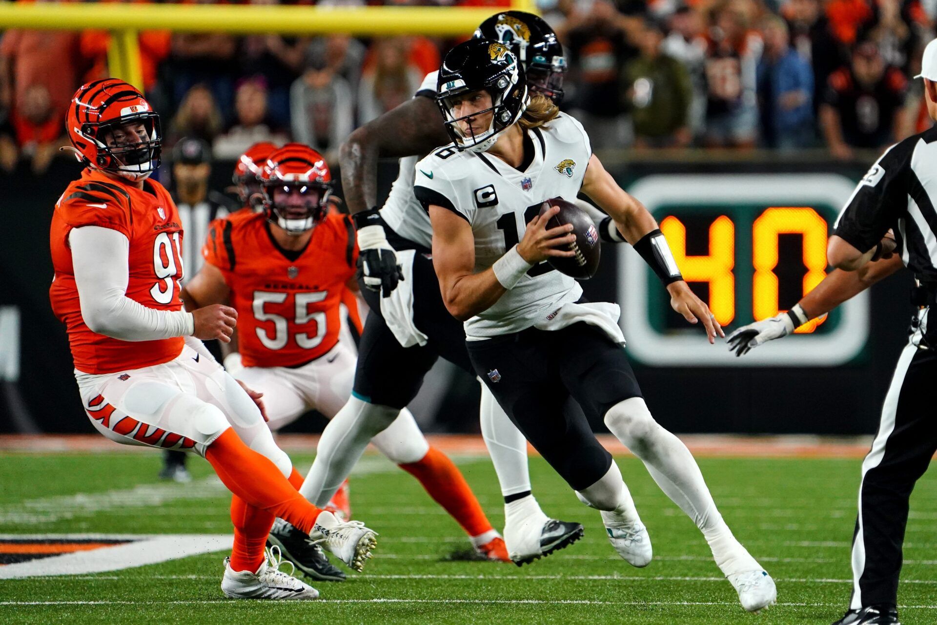 Jacksonville Jaguars QB Trevor Lawrence (16) scrambles against the Cincinnati Bengals.