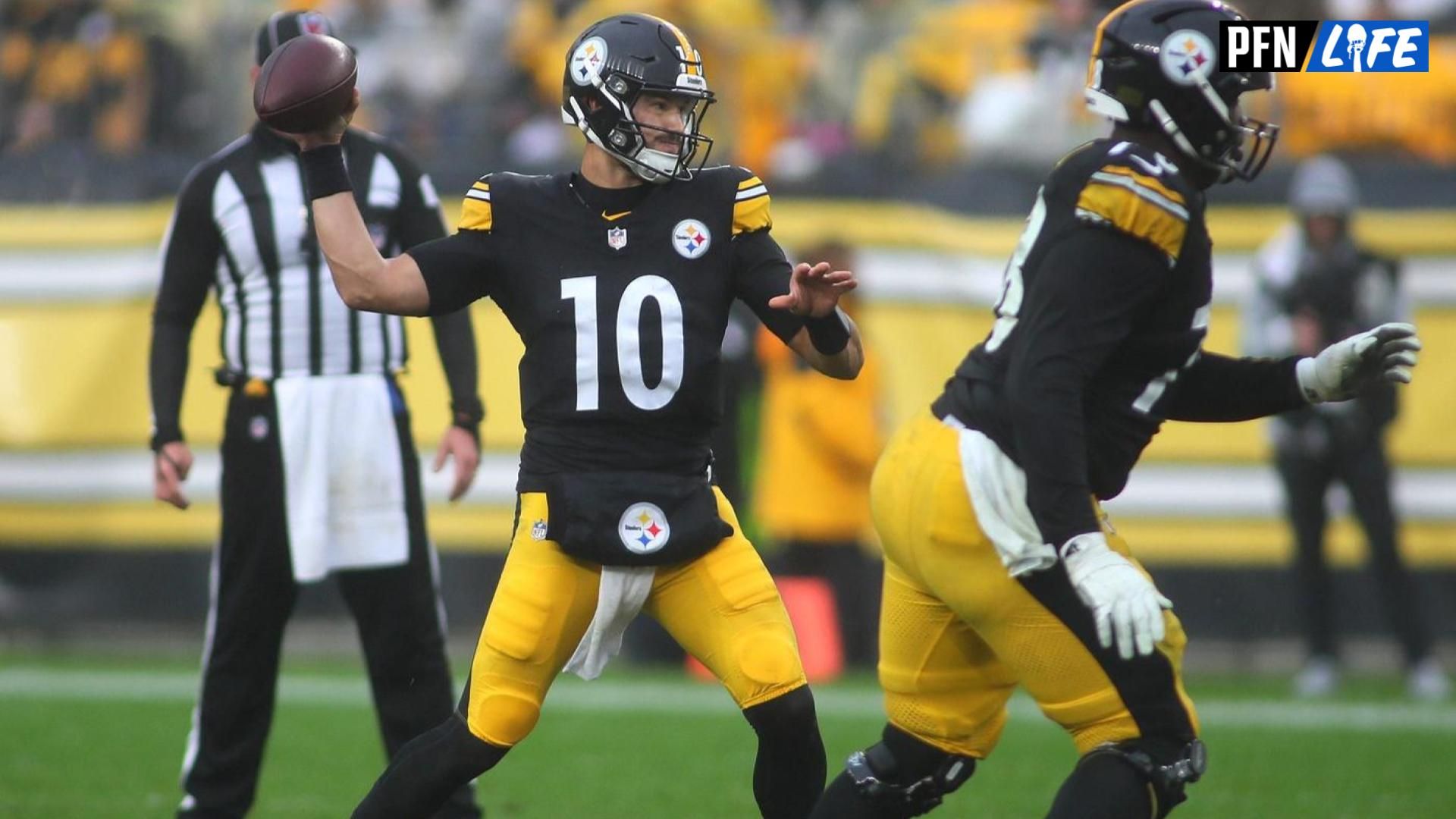 Pittsburgh Steelers Mitch Trubisky (10) fires the ball downfield during the second half against the Jacksonville Jaguars at Acrisure Stadium in Pittsburgh, PA on October 29, 2023.