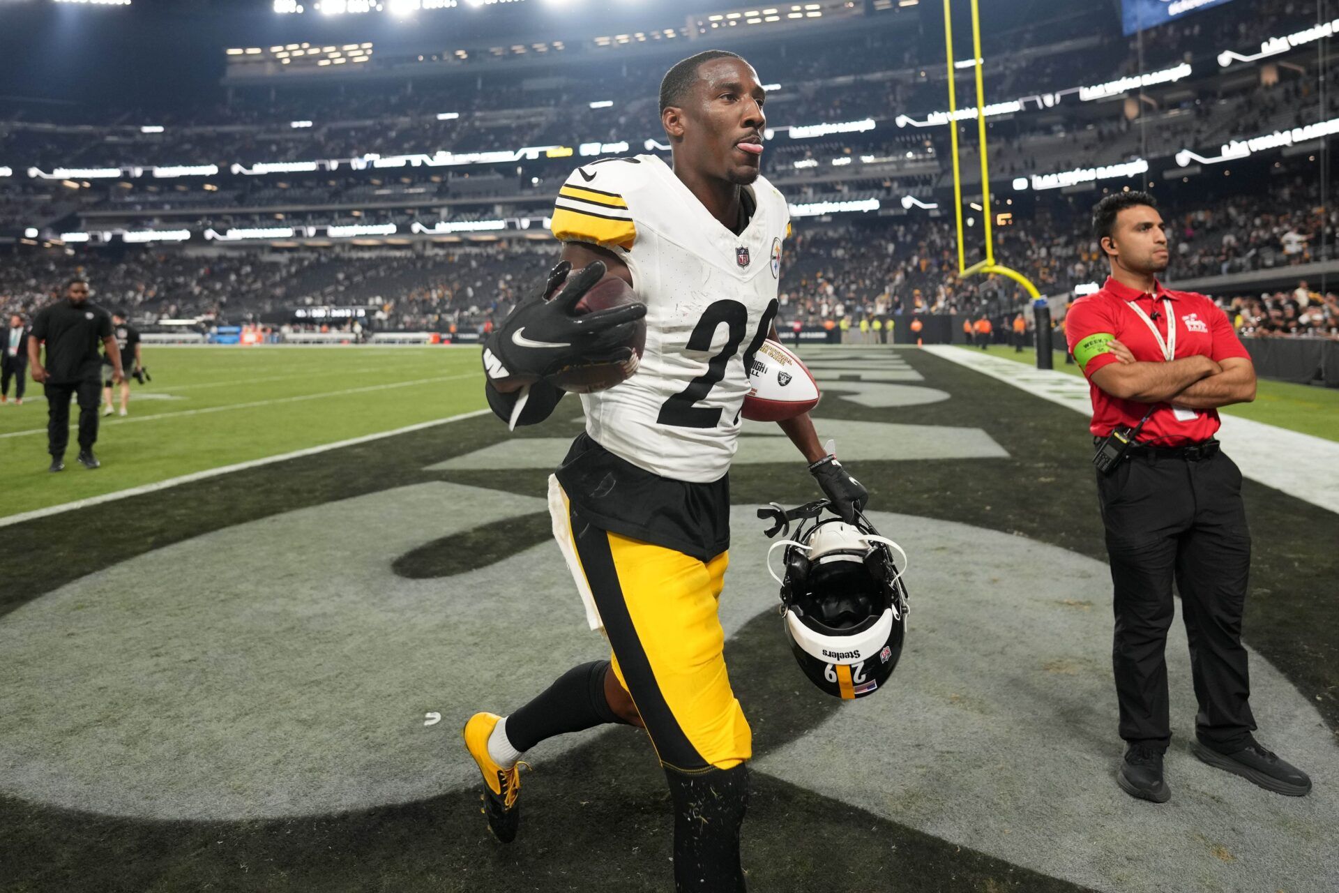 Steelers cornerback Levi Wallace (29) leaves the field after the game against the Las Vegas Raiders at Allegiant Stadium.