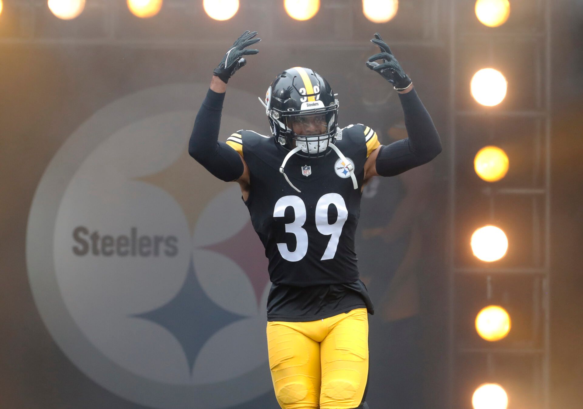 Pittsburgh Steelers safety Minkah Fitzpatrick (39) reacts as he takes the field to play the San Francisco 49ers at Acrisure Stadium.