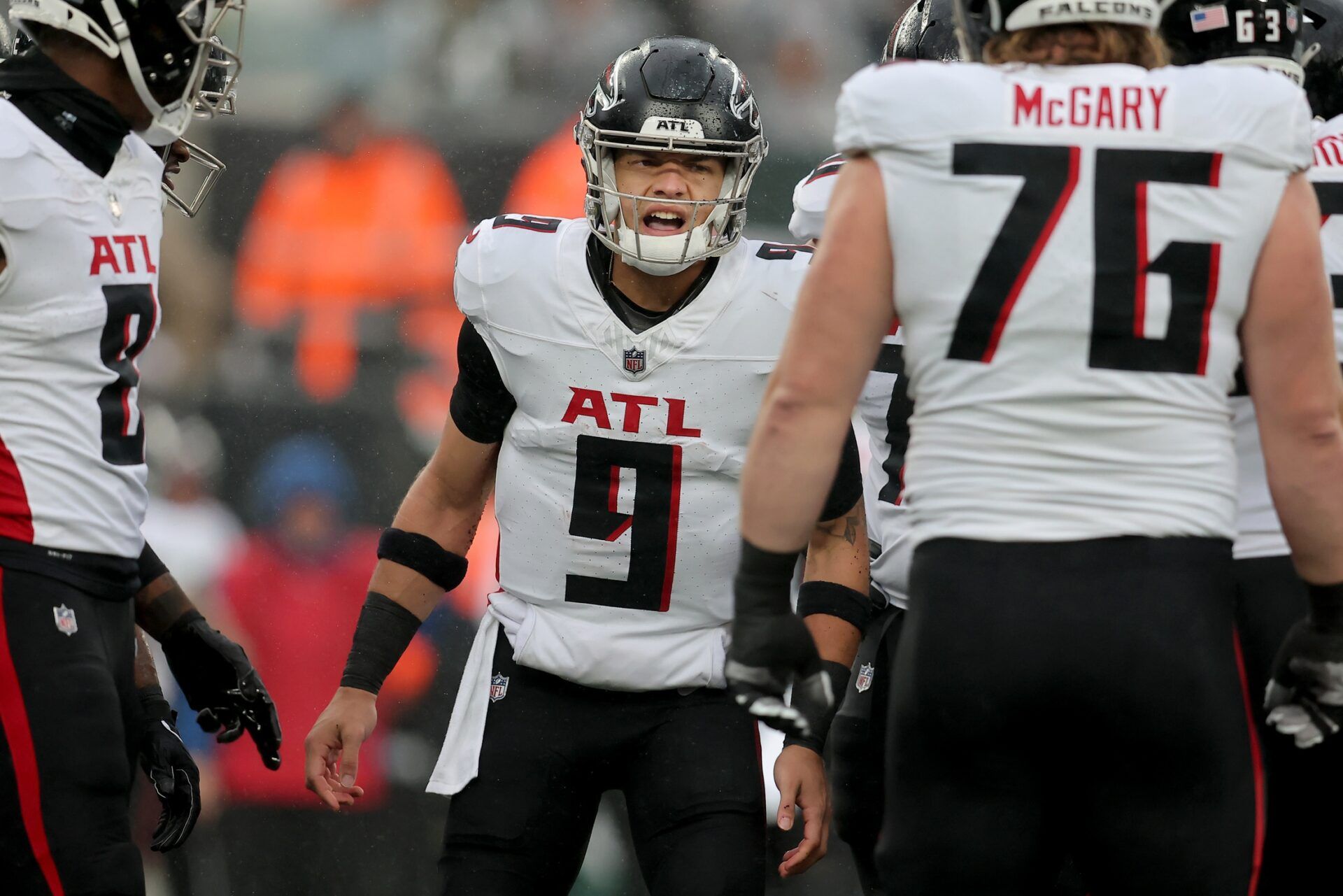 Atlanta Falcons quarterback Desmond Ridder (9) calls a play in the huddle during the first quarter against the New York Jets at MetLife Stadium.