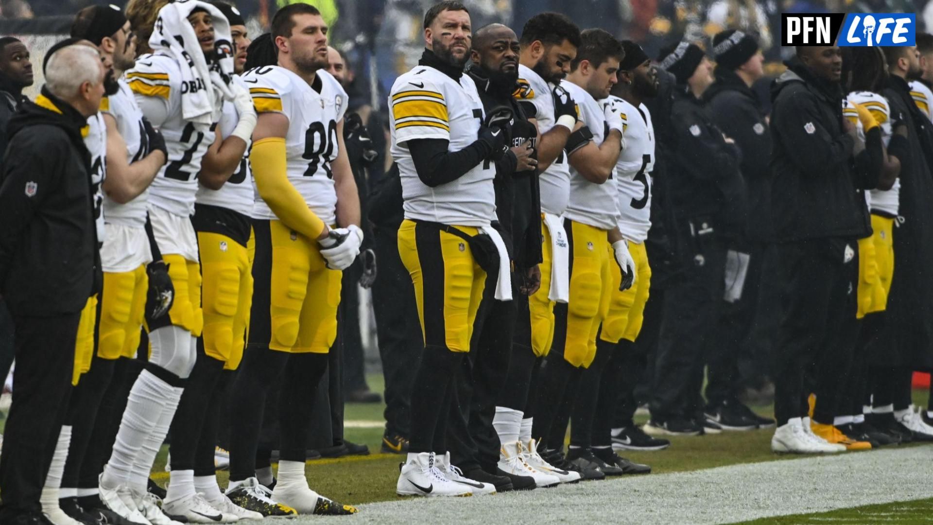 Pittsburgh Steelers quarterback Ben Roethlisberger (7) stands next to head coach Mike Tomlin during the playing of the national anthem before the game against the Baltimore Ravens at M&T Bank Stadium