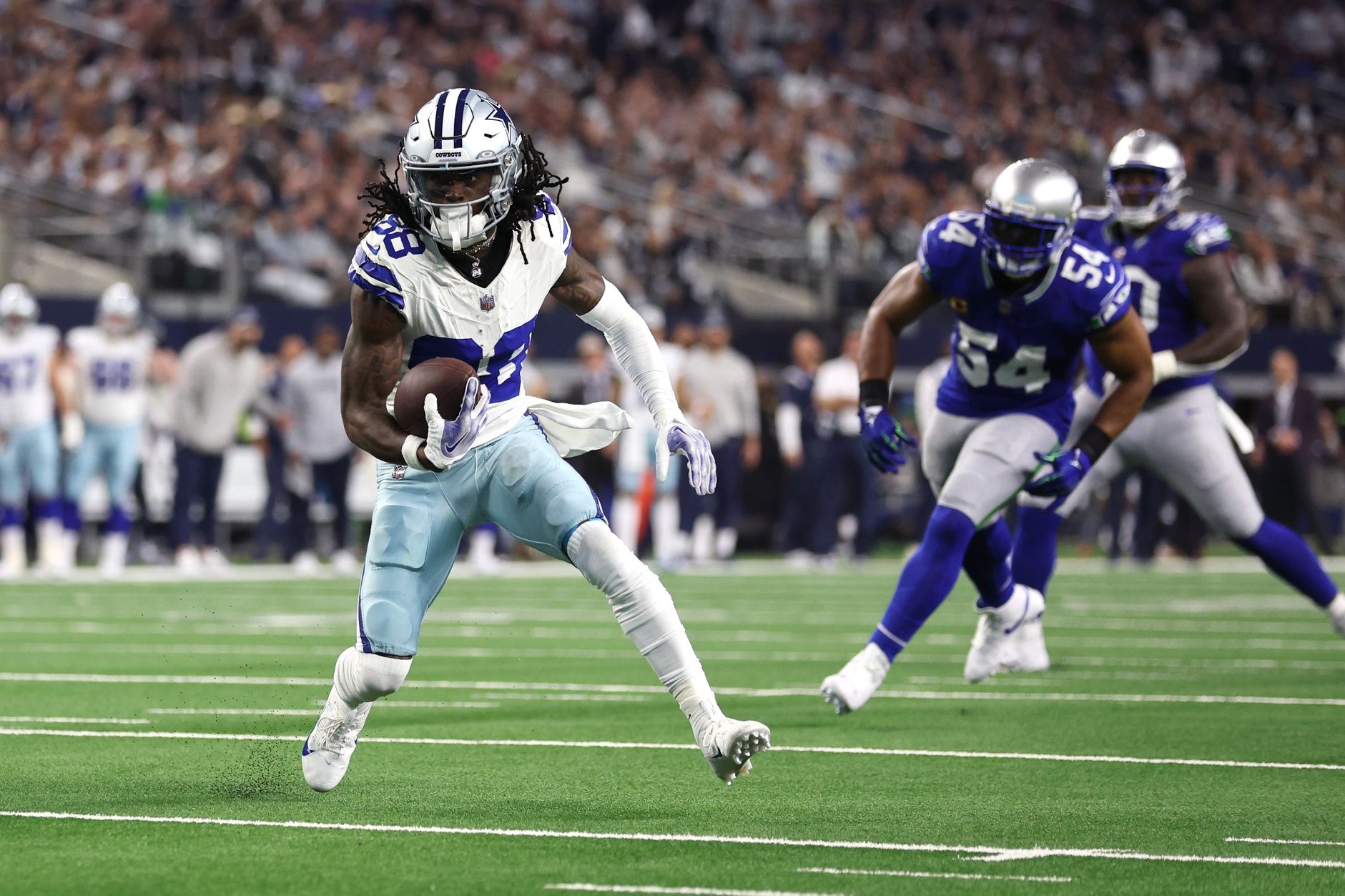 Dallas Cowboys wide receiver CeeDee Lamb (88) runs with the ball during the first half against the Seattle Seahawks at AT&T Stadium.