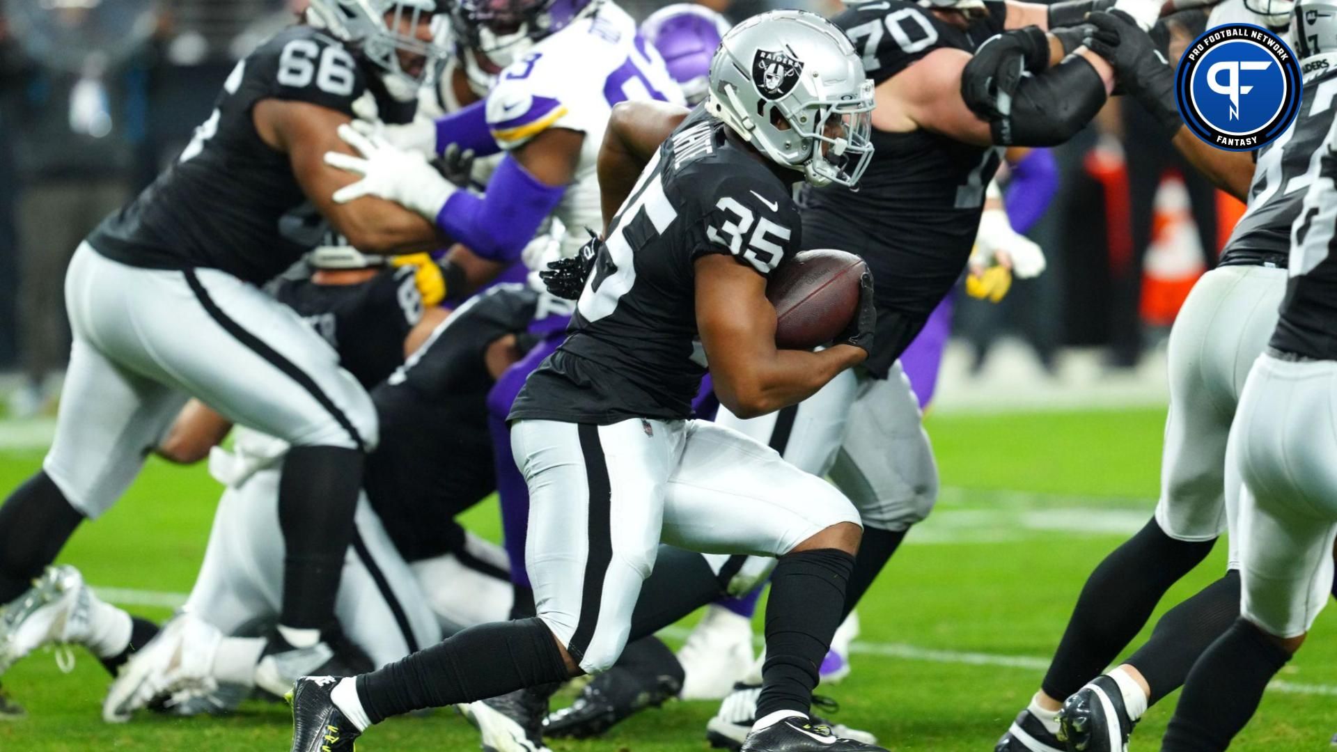 Las Vegas Raiders running back Zamir White (35) rushes against the Minnesota Vikings during the fourth quarter at Allegiant Stadium.