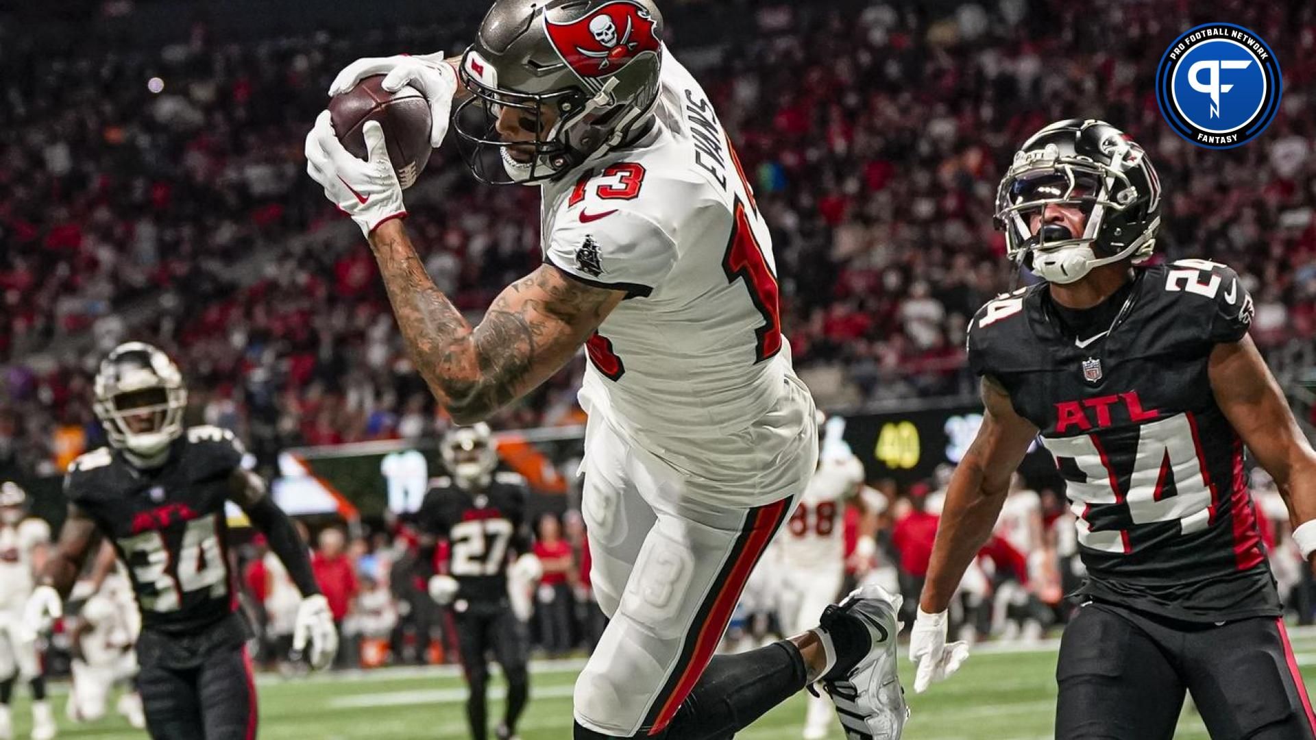Tampa Bay Buccaneers WR Mike Evans (13) makes a catch in the end zone against the Atlanta Falcons.