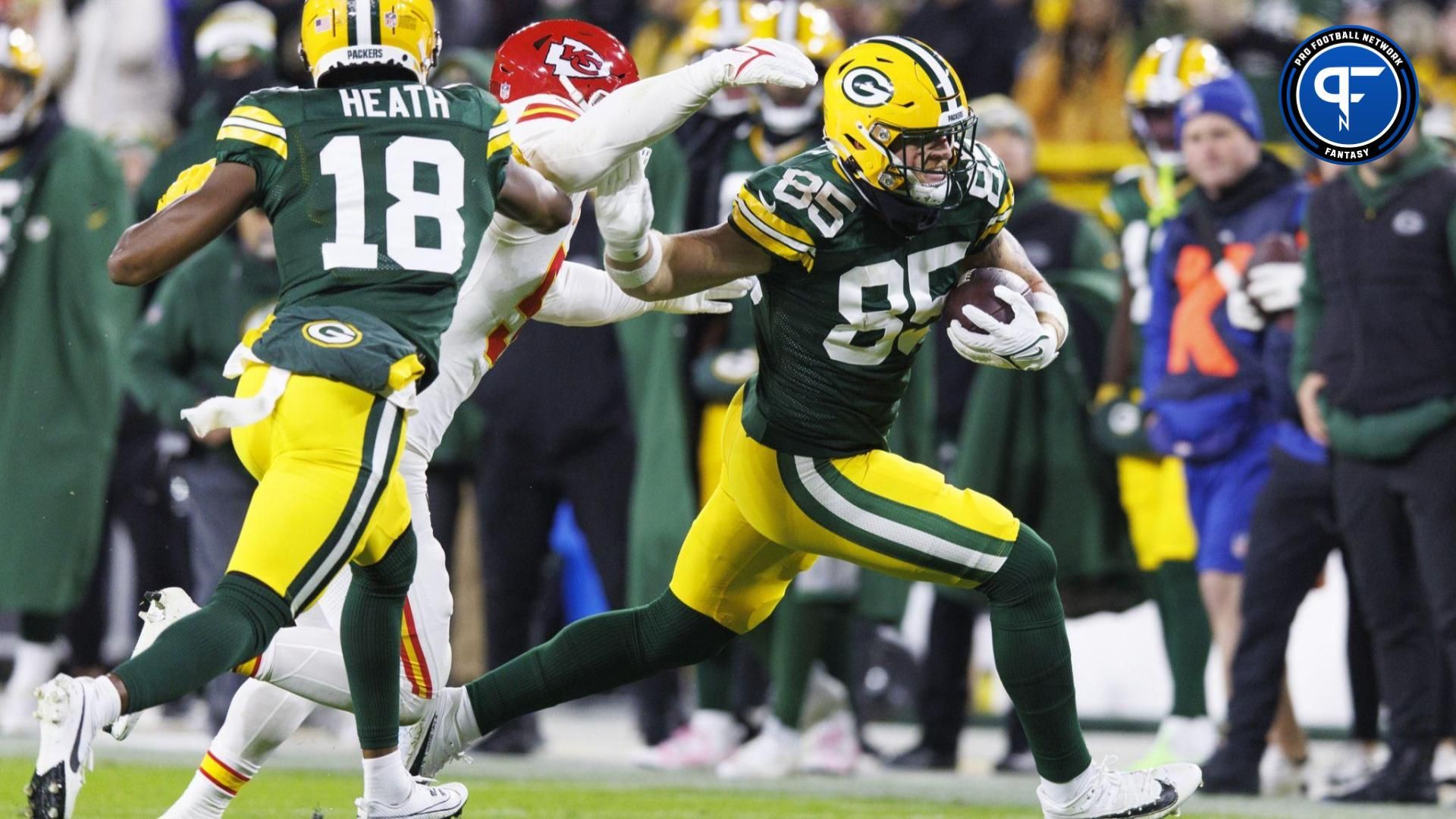 Green Bay Packers tight end Tucker Kraft (85) rushes with the football after catching a pass during the first quarter against the Kansas City Chiefs at Lambeau Field.