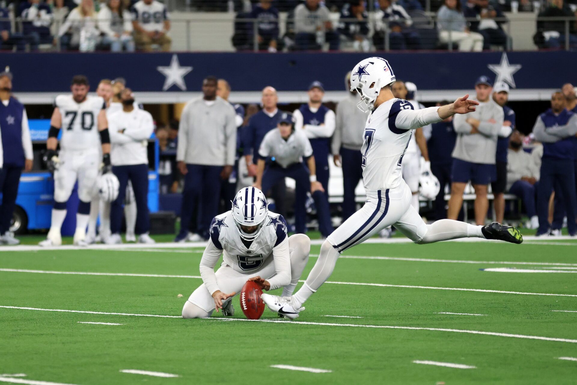 Dallas Cowboys place kicker Brandon Aubrey (17) kicks a field goal in the fourth quarter against the Philadelphia Eagles.