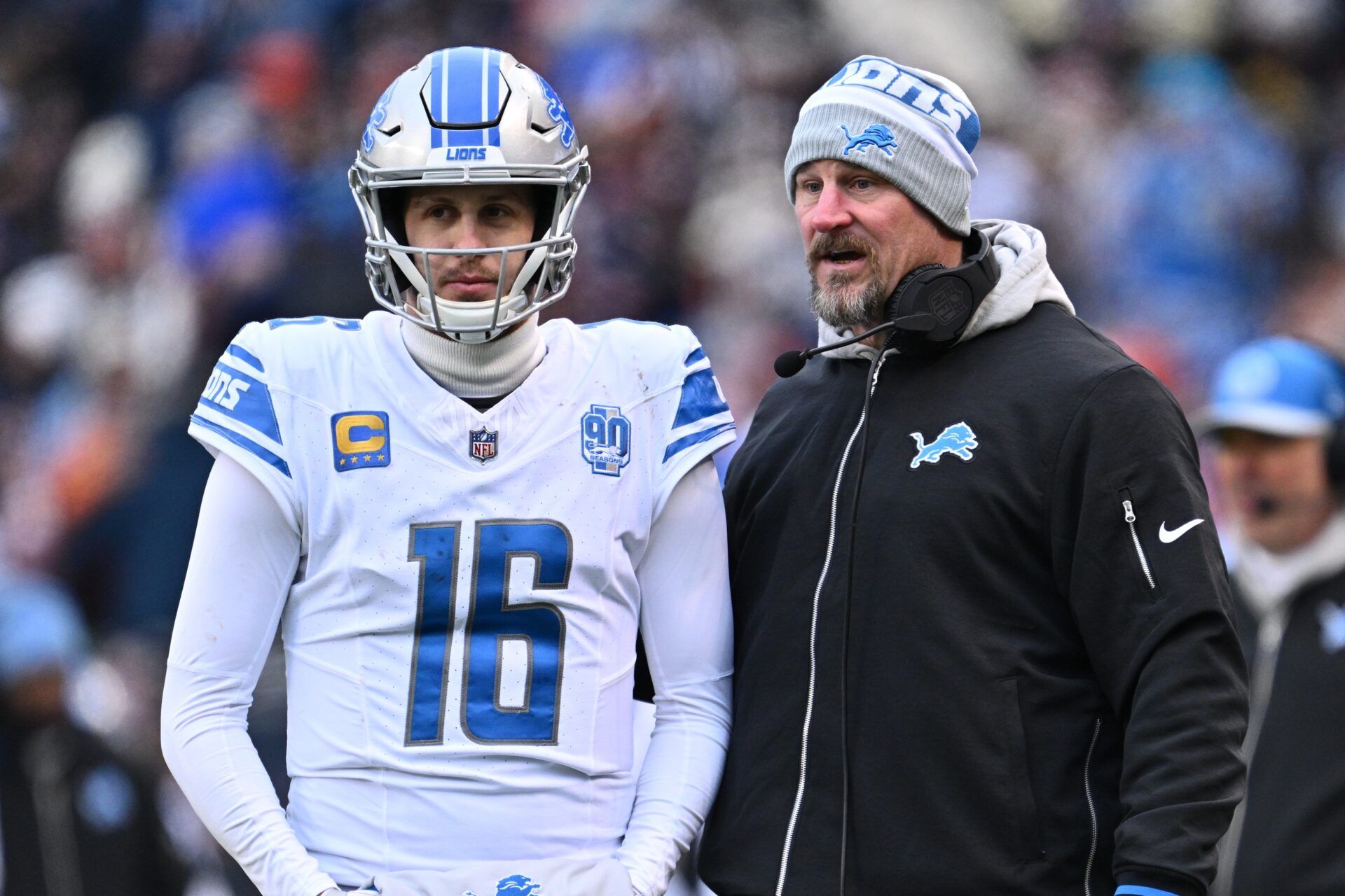 Detroit Lions head coach Dan Campbell talks with quarterback Jared Goff (16) in the first half against the Chicago Bears at Soldier Field.