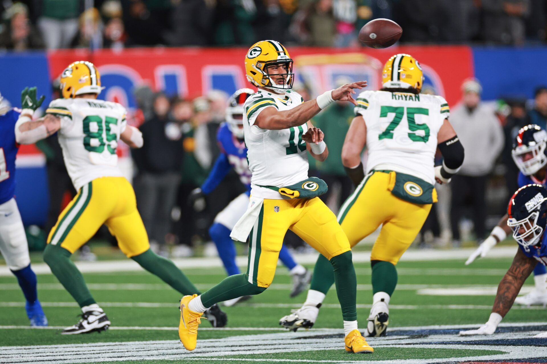 Green Bay Packers quarterback Jordan Love (10) throws a pass during the second quarter against the New York Giants at MetLife Stadium.