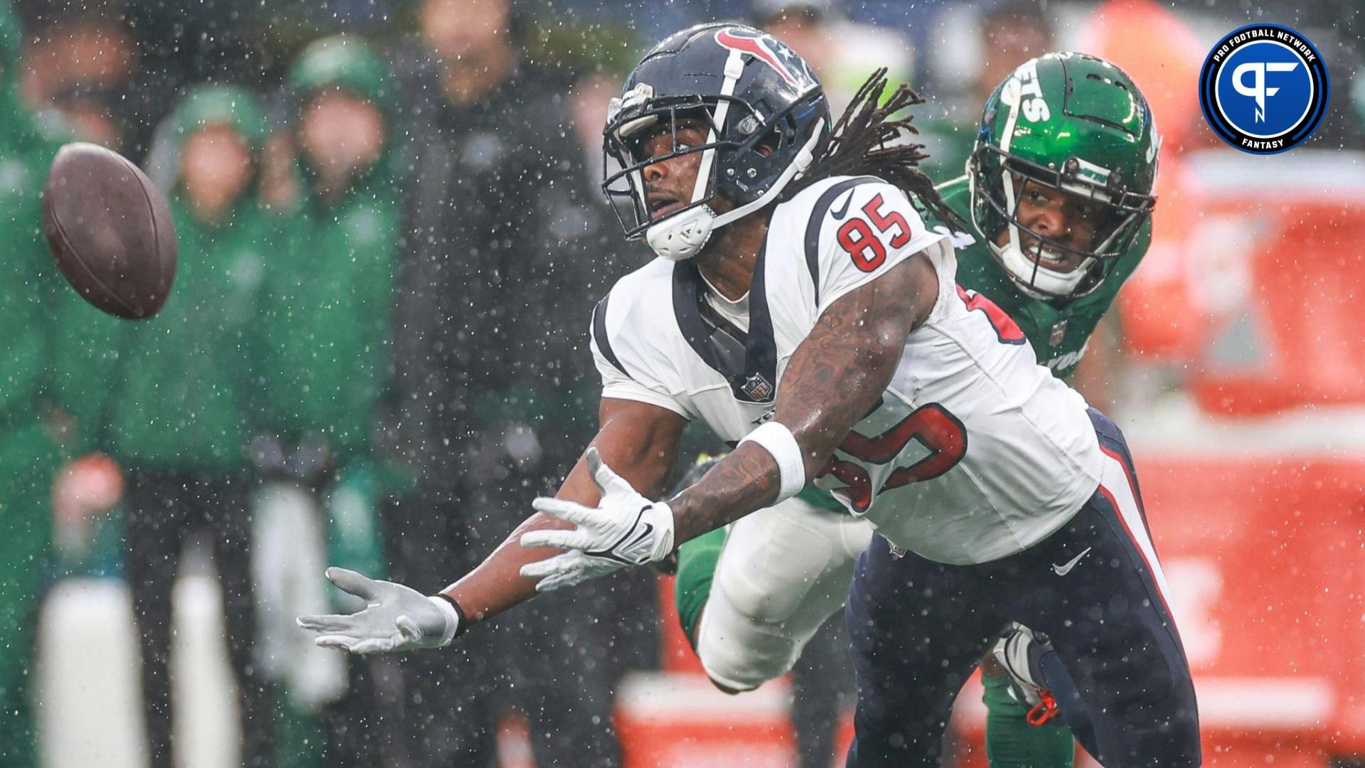 Houston Texans wide receiver Noah Brown (85) reaches for a pass during the first half in front of New York Jets cornerback D.J. Reed (4) at MetLife Stadium.