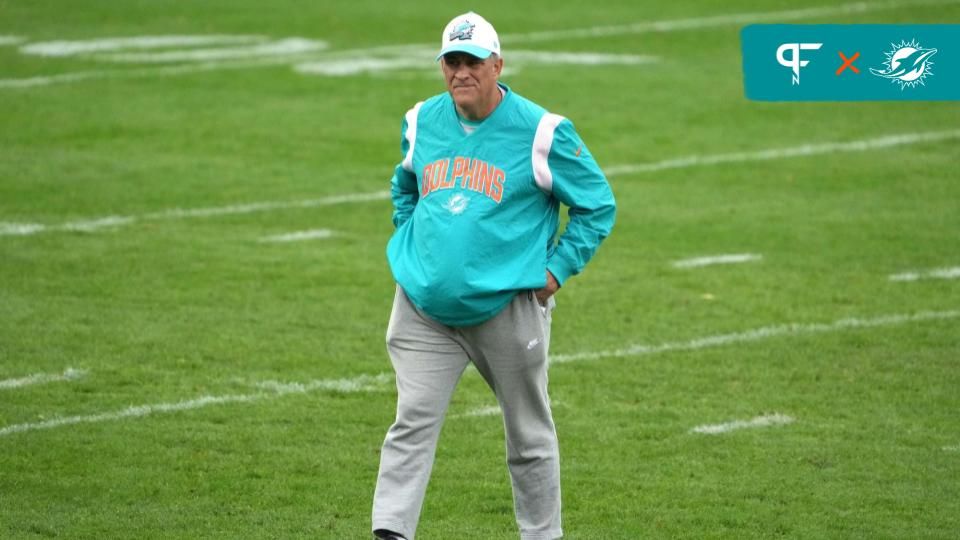 Miami Dolphins defensive coordinator Vic Fangio during practice at the PSD Bank Arena.