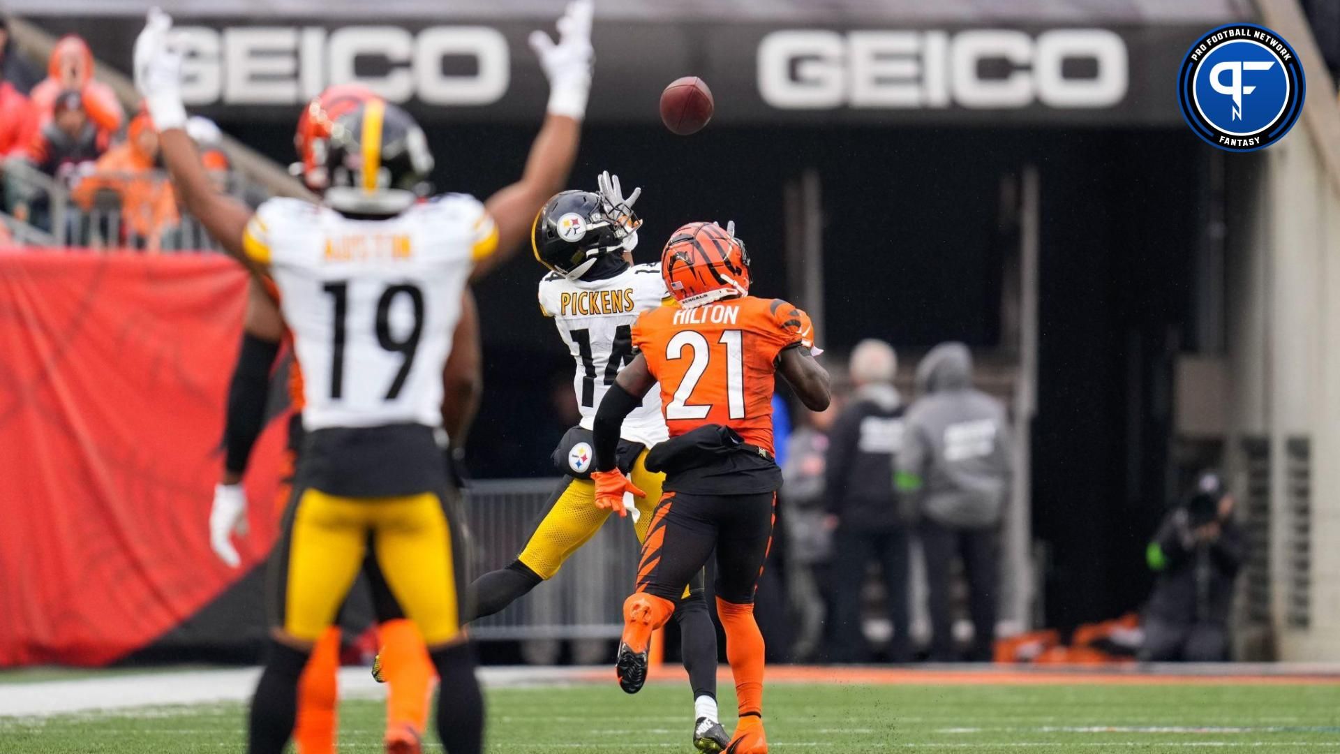 Pittsburgh Steelers wide receiver George Pickens (14) catches a deep pass over Cincinnati Bengals cornerback Mike Hilton (21) in the fourth quarter of the NFL Week 12 game between the Cincinnati Bengals and the Pittsburgh Steelers at Paycor Stadium.