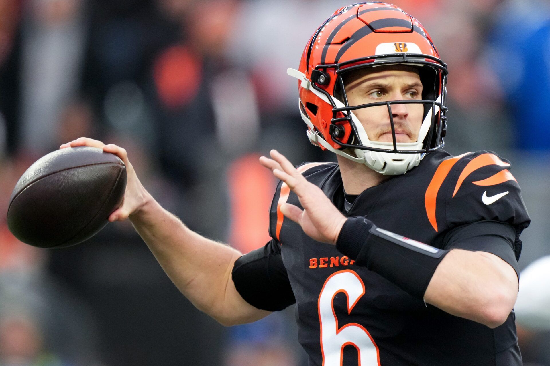 Cincinnati Bengals quarterback Jake Browning (6) throws in the second quarter during a Week 14 NFL game between the Indianapolis Colts and the Cincinnati Bengals