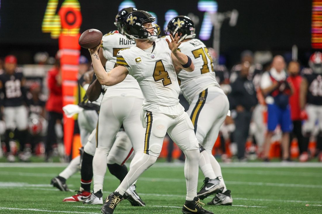 New Orleans Saints quarterback Derek Carr (4) throws a pass against the Atlanta Falcons in the second half at Mercedes-Benz Stadium.