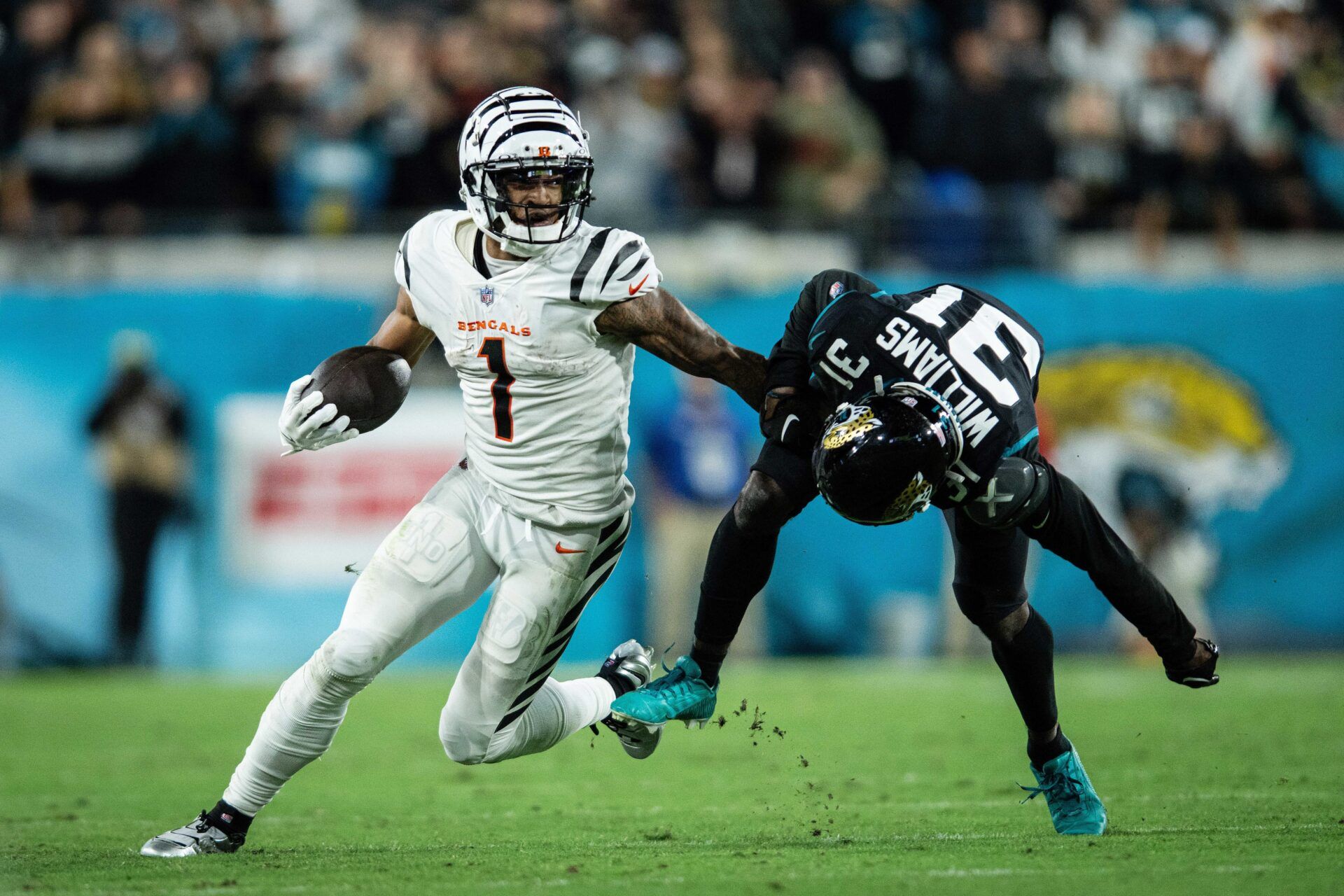 Cincinnati Bengals wide receiver Ja'Marr Chase (1) runs the ball against Jacksonville Jaguars cornerback Darious Williams (31) in extra time at EverBank Stadium.