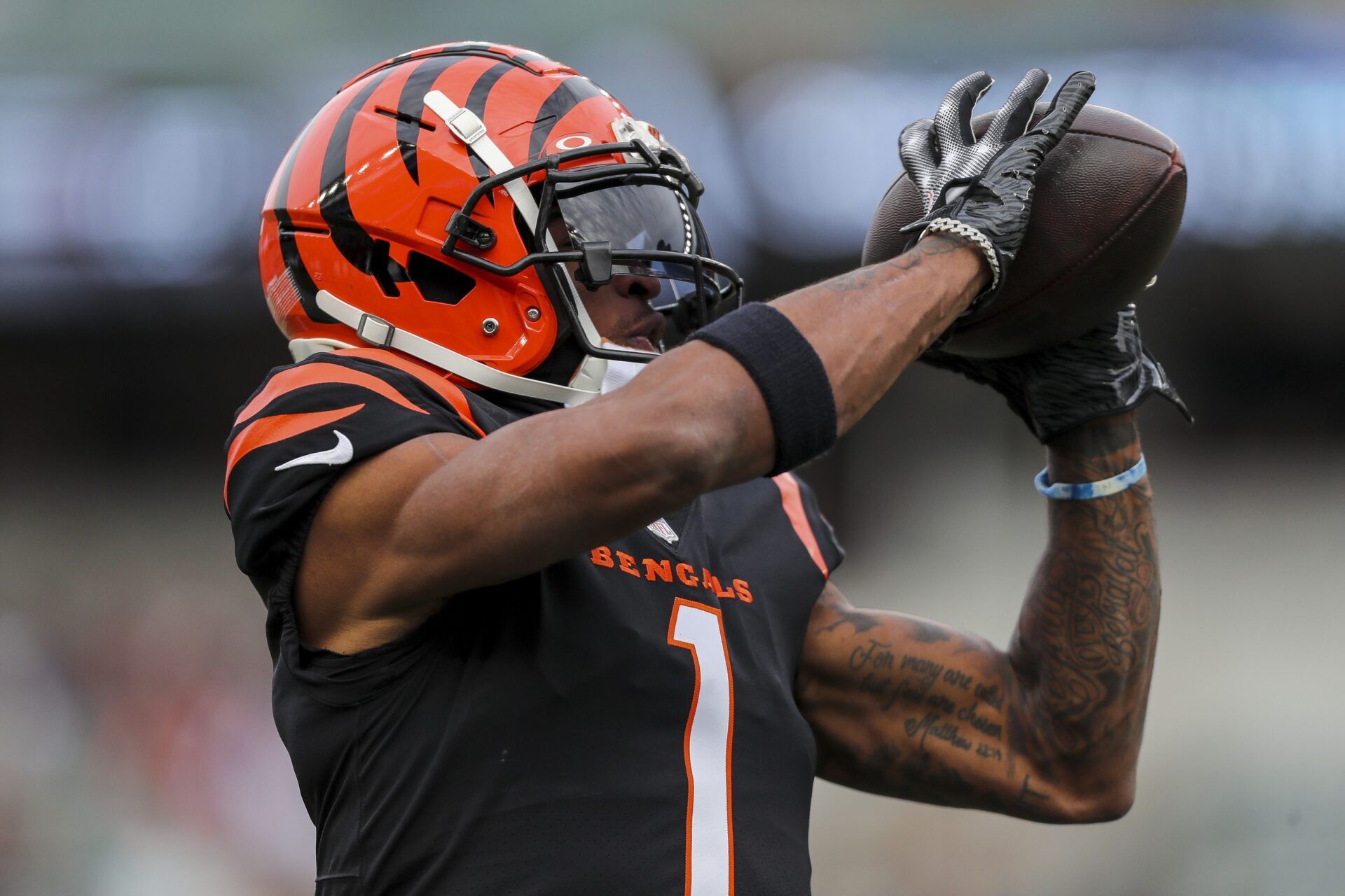 Cincinnati Bengals wide receiver Ja'Marr Chase (1) catches a pass during warmups before the game against the Minnesota Vikings at Paycor Stadium.