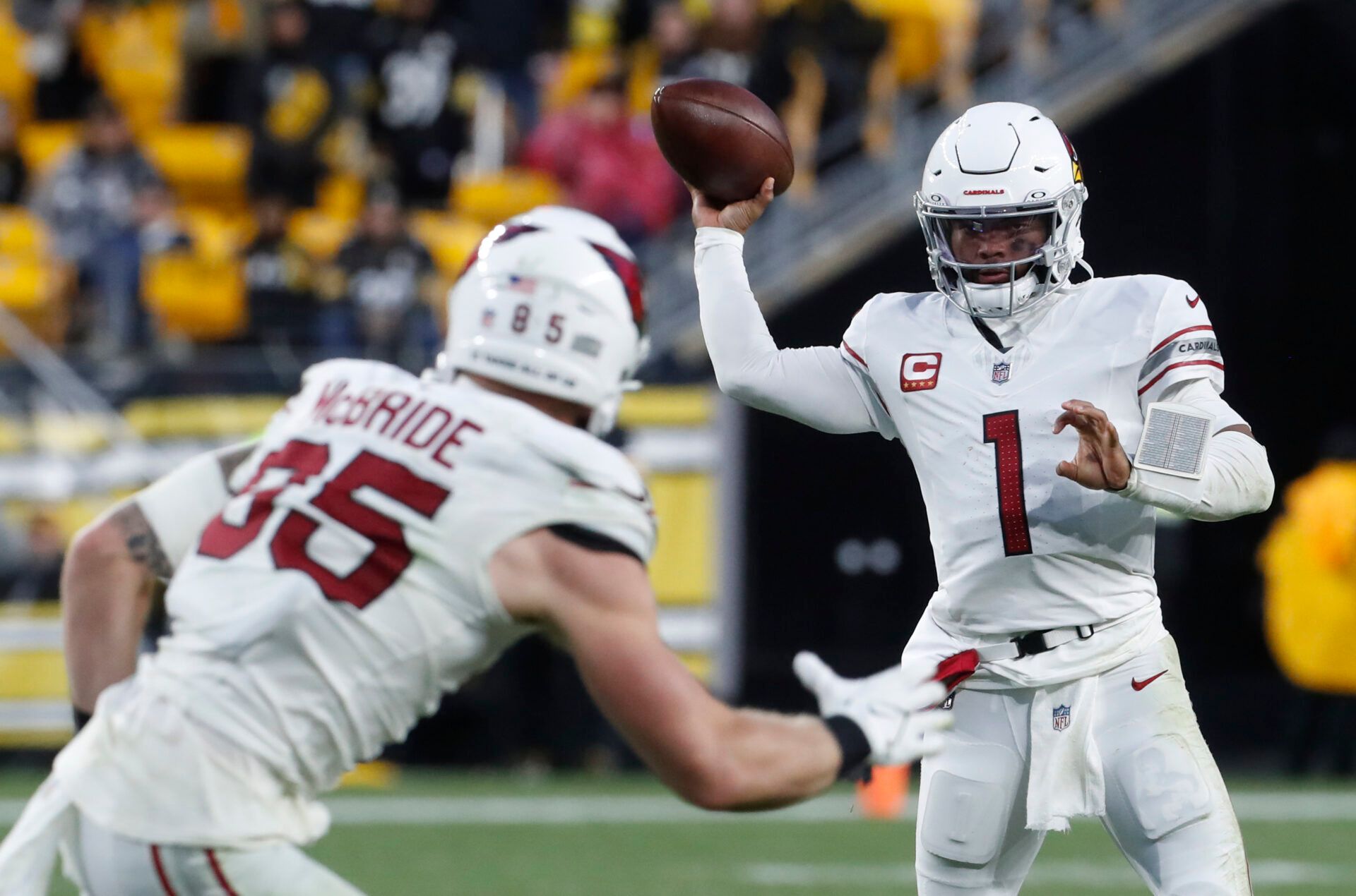 Arizona Cardinals quarterback Kyler Murray (1) passes the ball to tight end Trey McBride (85) against the Pittsburgh Steelers during the fourth quarter at Acrisure Stadium.