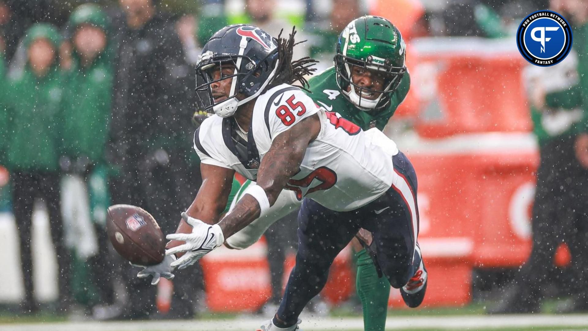 Houston Texans wide receiver Noah Brown (85) reaches for a pass during the first half in front of New York Jets cornerback D.J. Reed (4) at MetLife Stadium.