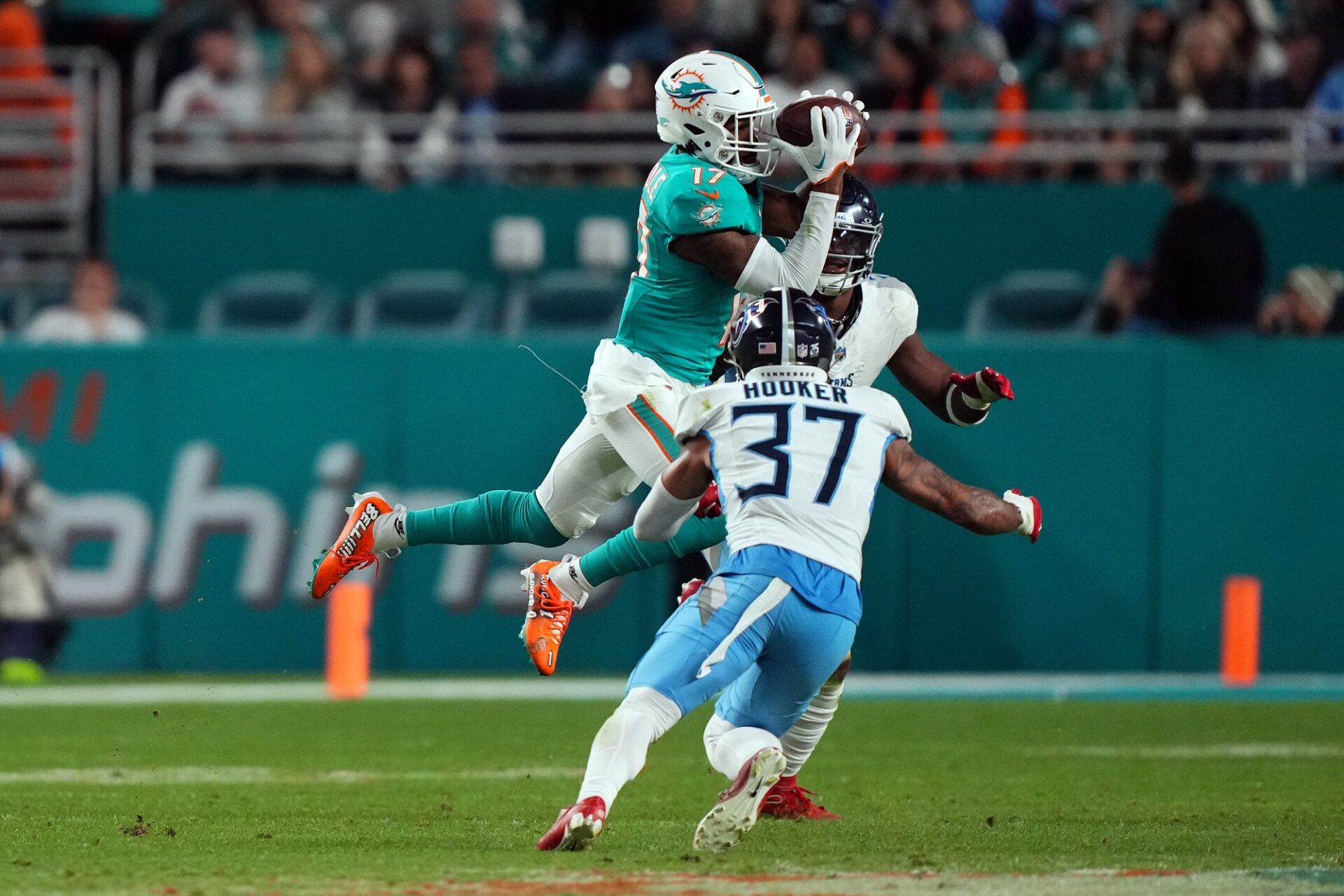 Miami Dolphins WR Jaylen Waddle (17) leaps up to make a catch against the Tennessee Titans.