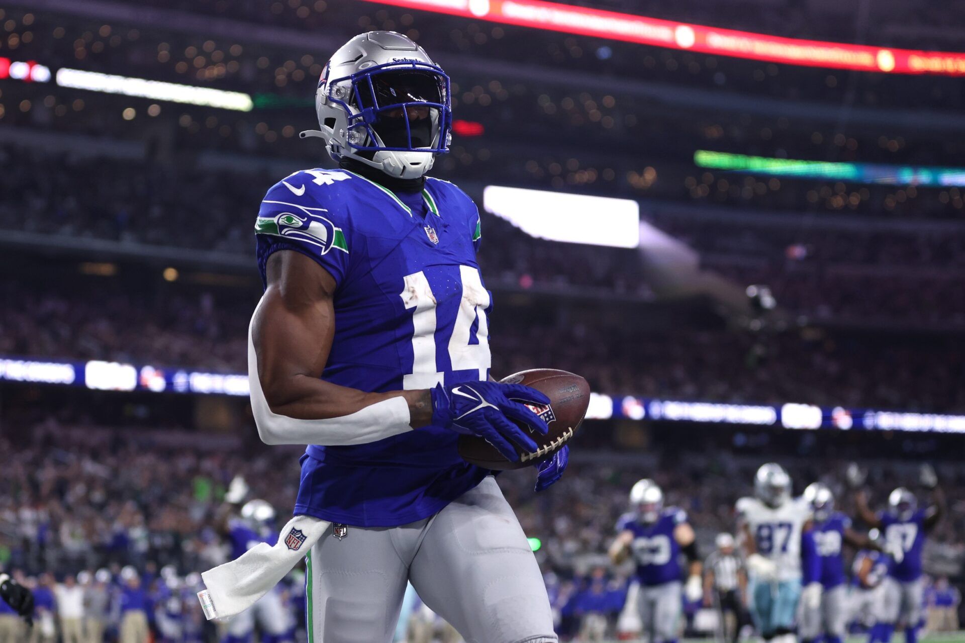 Seattle Seahawks wide receiver DK Metcalf (14) catches a pass for a touchdown during the second half against the Dallas Cowboys at AT&T Stadium.