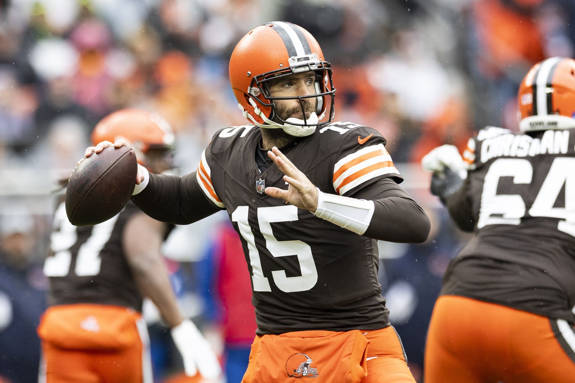 Cleveland Browns quarterback Joe Flacco (15) throws the ball against the Chicago Bears during the first quarter at Cleveland Browns Stadium.