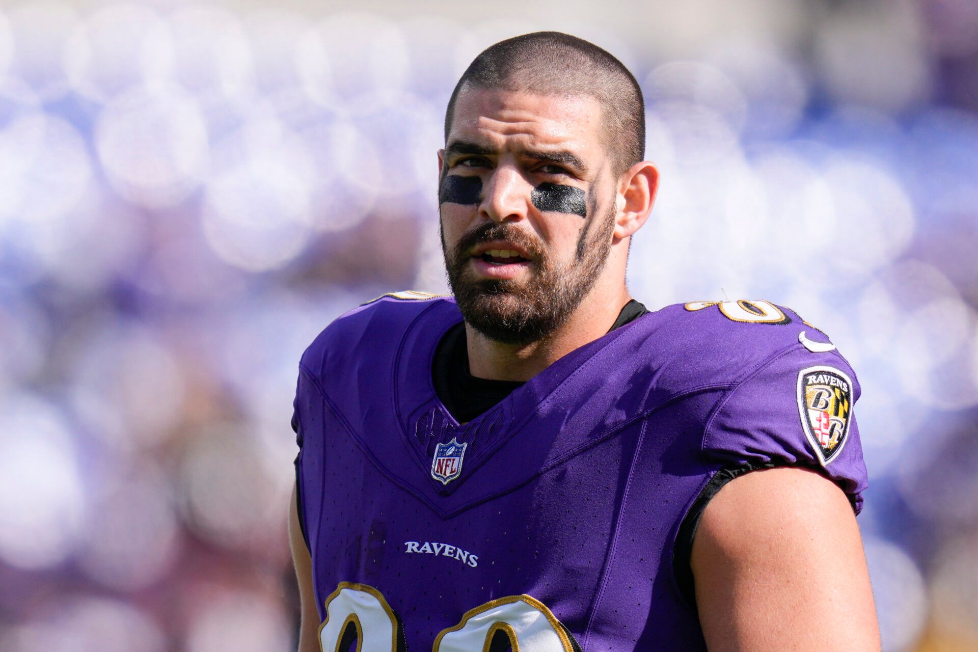 Baltimore Ravens tight end Mark Andrews (89) looks on before a game against the Cleveland Browns at M&T Bank Stadium.