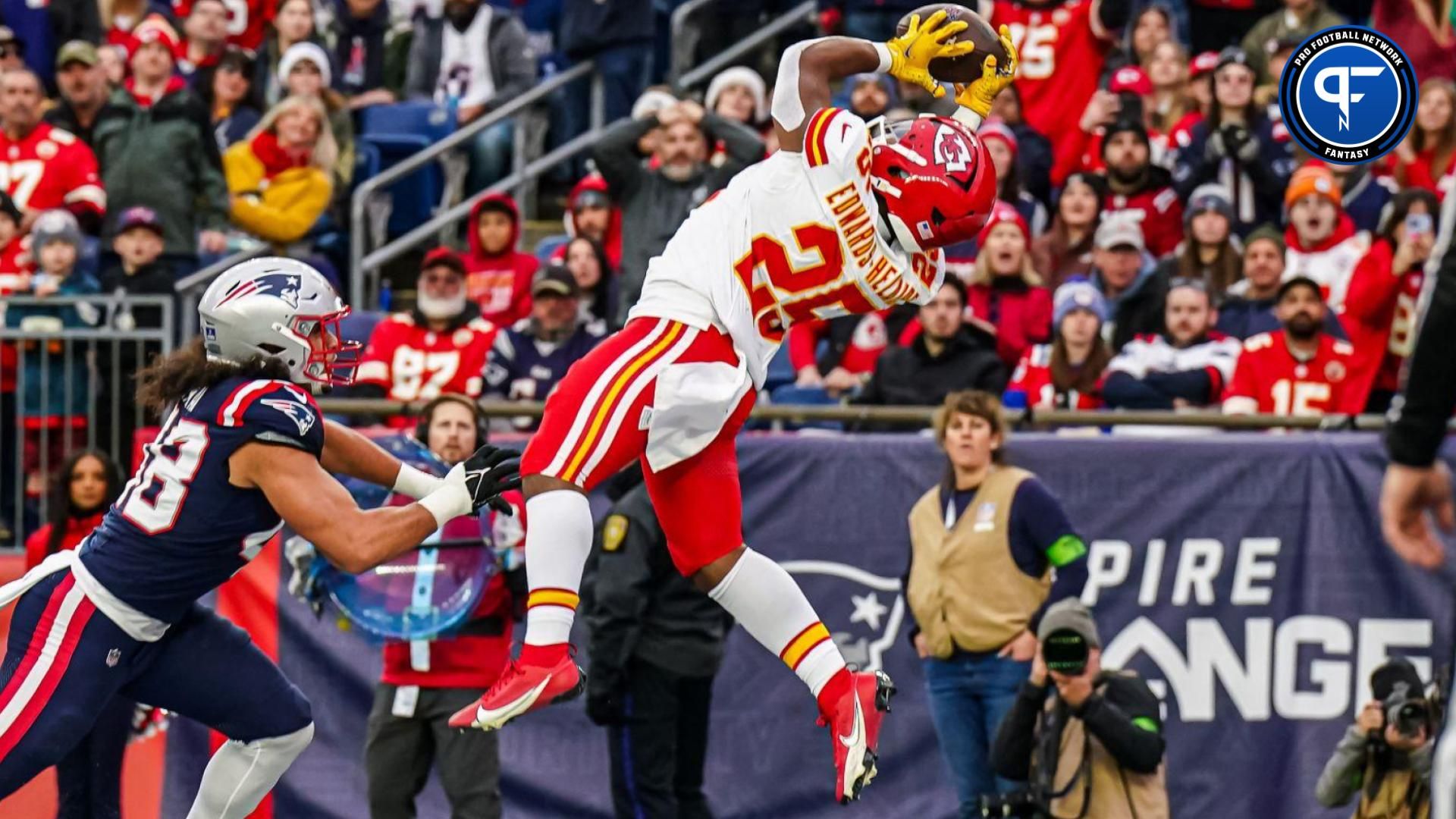 Kansas City Chiefs running back Clyde Edwards-Helaire (25) makes the touchdown against the New England Patriots in the second half at Gillette Stadium.