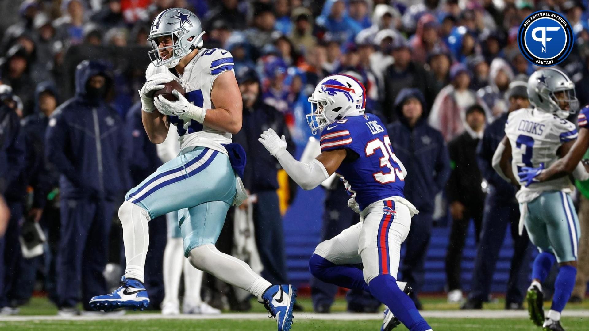 Dallas Cowboys tight end Jake Ferguson (87) catches a short pass in front of Buffalo Bills cornerback Cam Lewis (39).