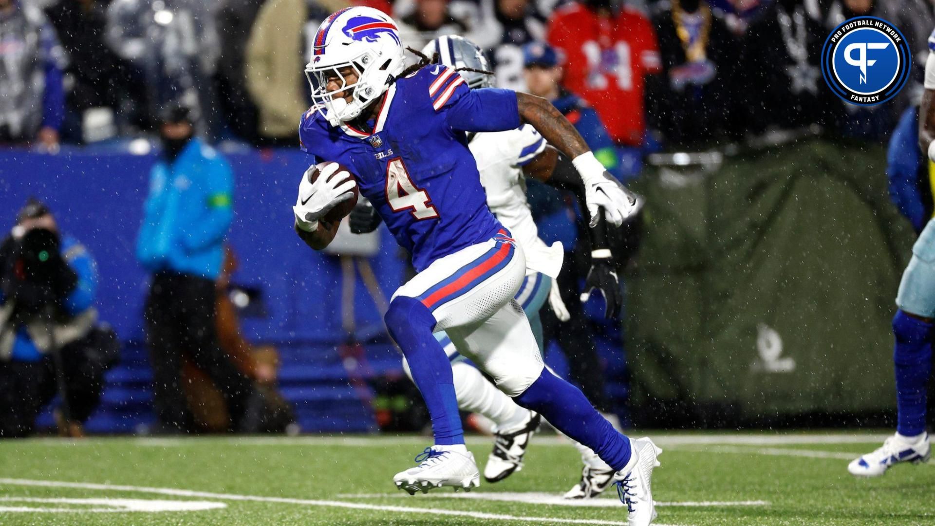 Buffalo Bills RB James Cook (4) rushes for a touchdown against the Dallas Cowboys.