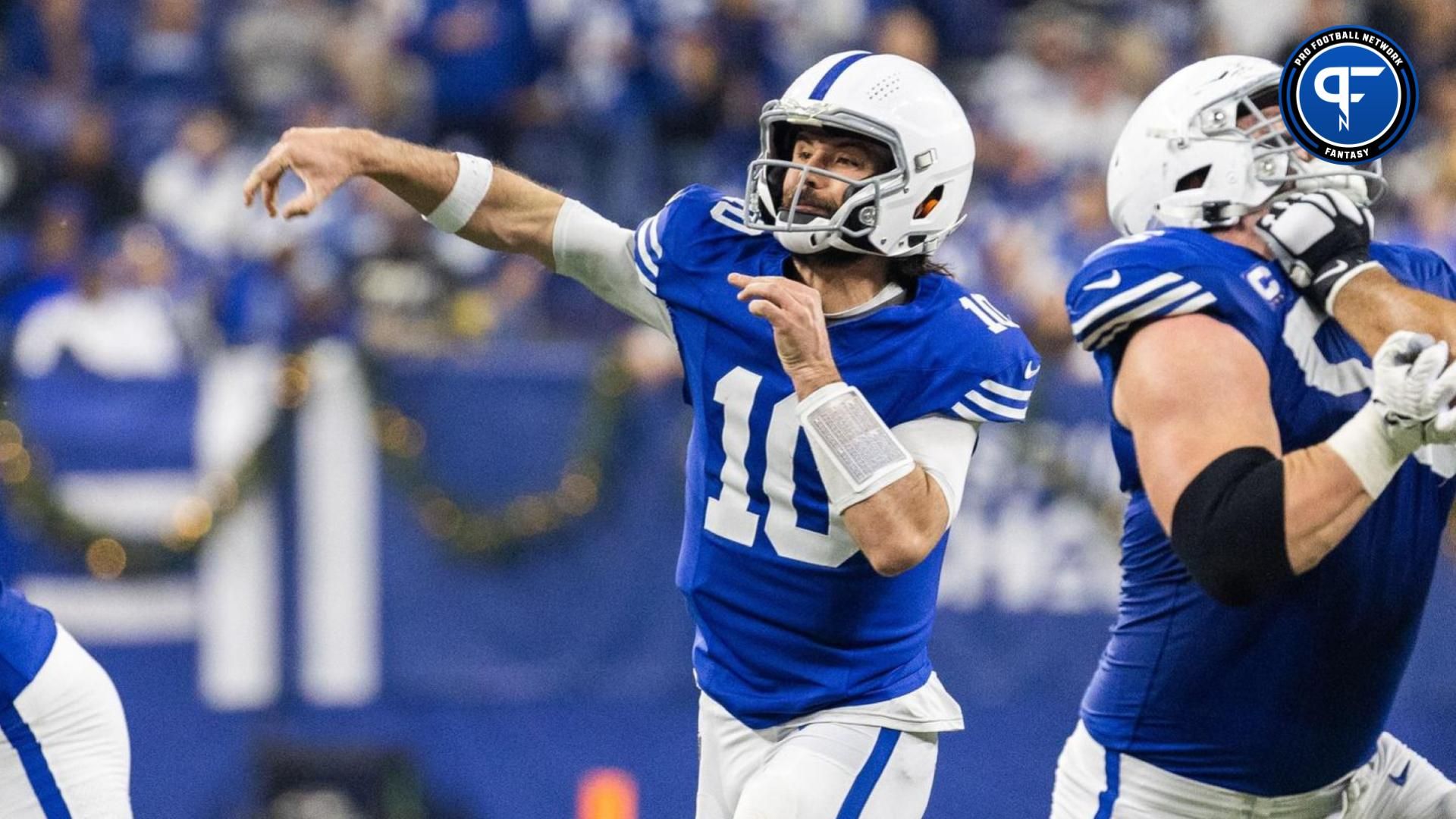 Indianapolis Colts quarterback Gardner Minshew (10) passes the ball in the second half against the Pittsburgh Steelers at Lucas Oil Stadium.