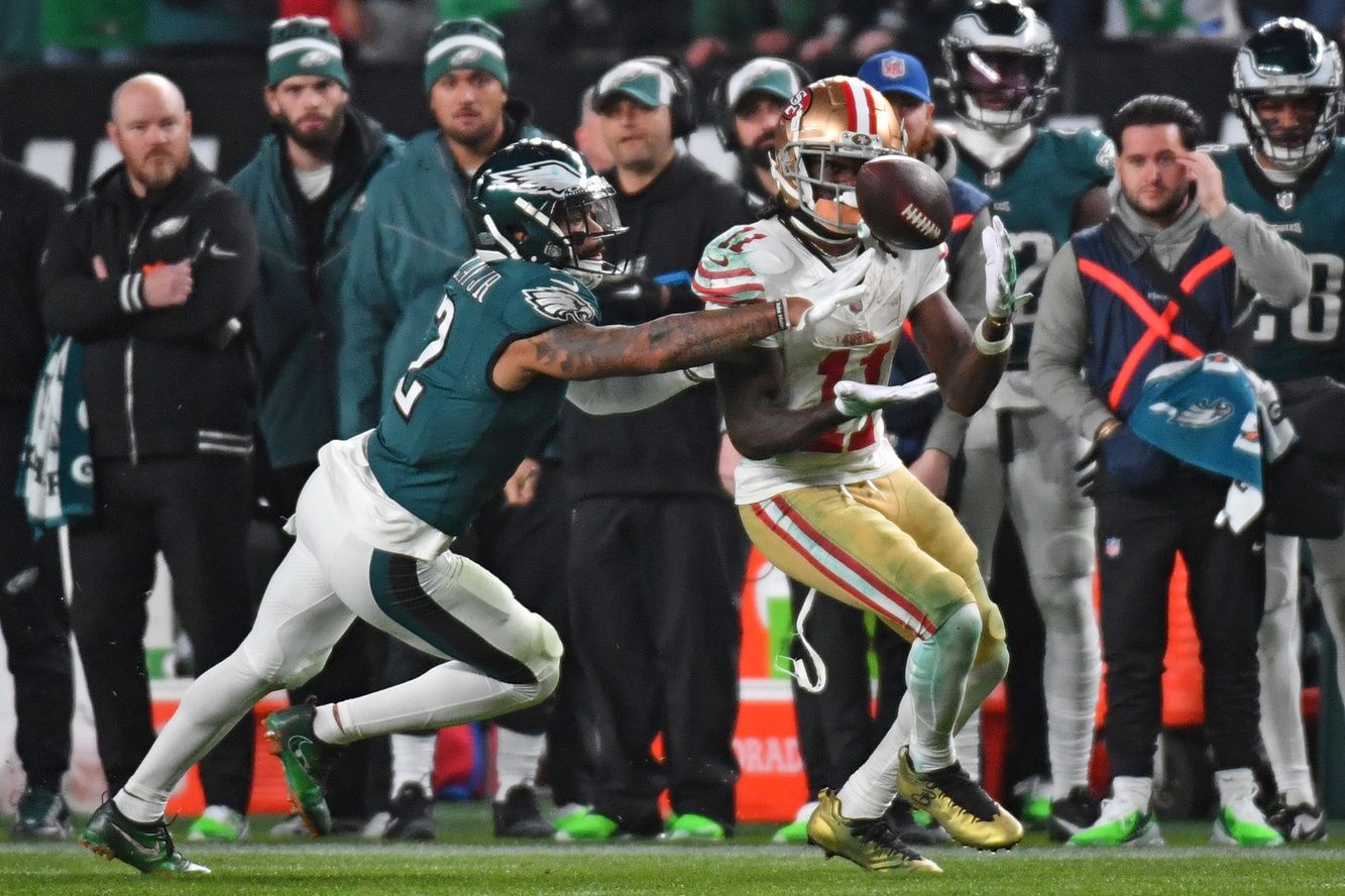 San Francisco 49ers wide receiver Brandon Aiyuk (11) catches a pass against Philadelphia Eagles cornerback Darius Slay (2) at Lincoln Financial Field.