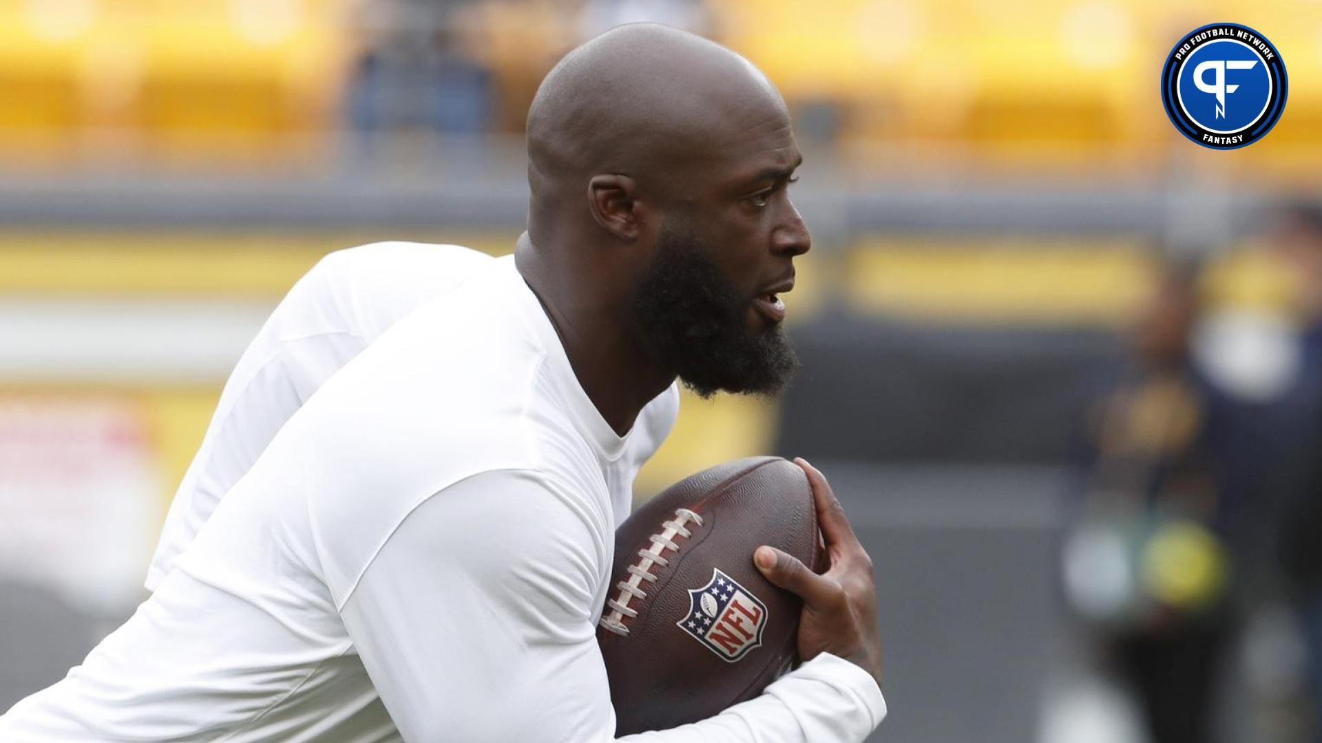 Tampa Bay Buccaneers running back Leonard Fournette (7) warms up before the game against the Pittsburgh Steelers at Acrisure Stadium.