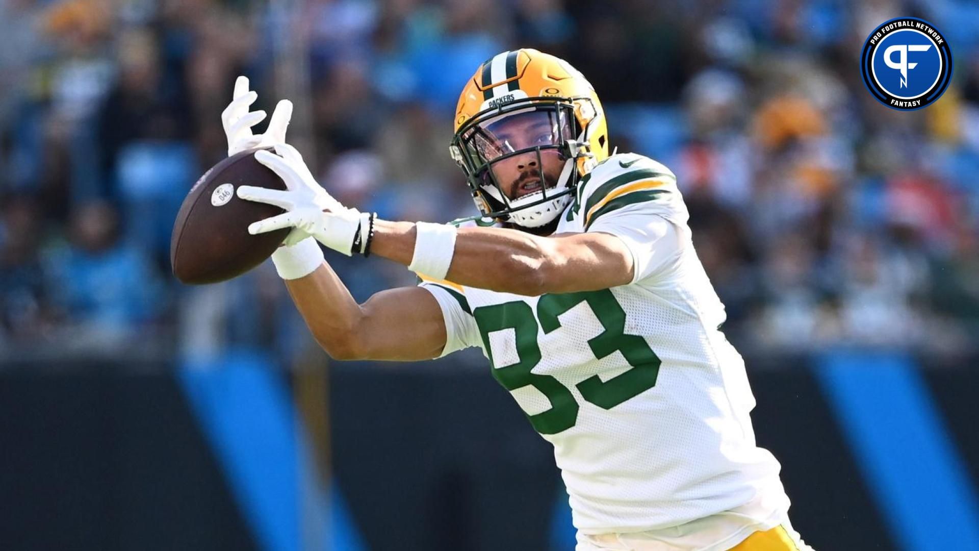 Green Bay Packers RB Aaron Jones (33) attempts to make a catch against the Carolina Panthers.