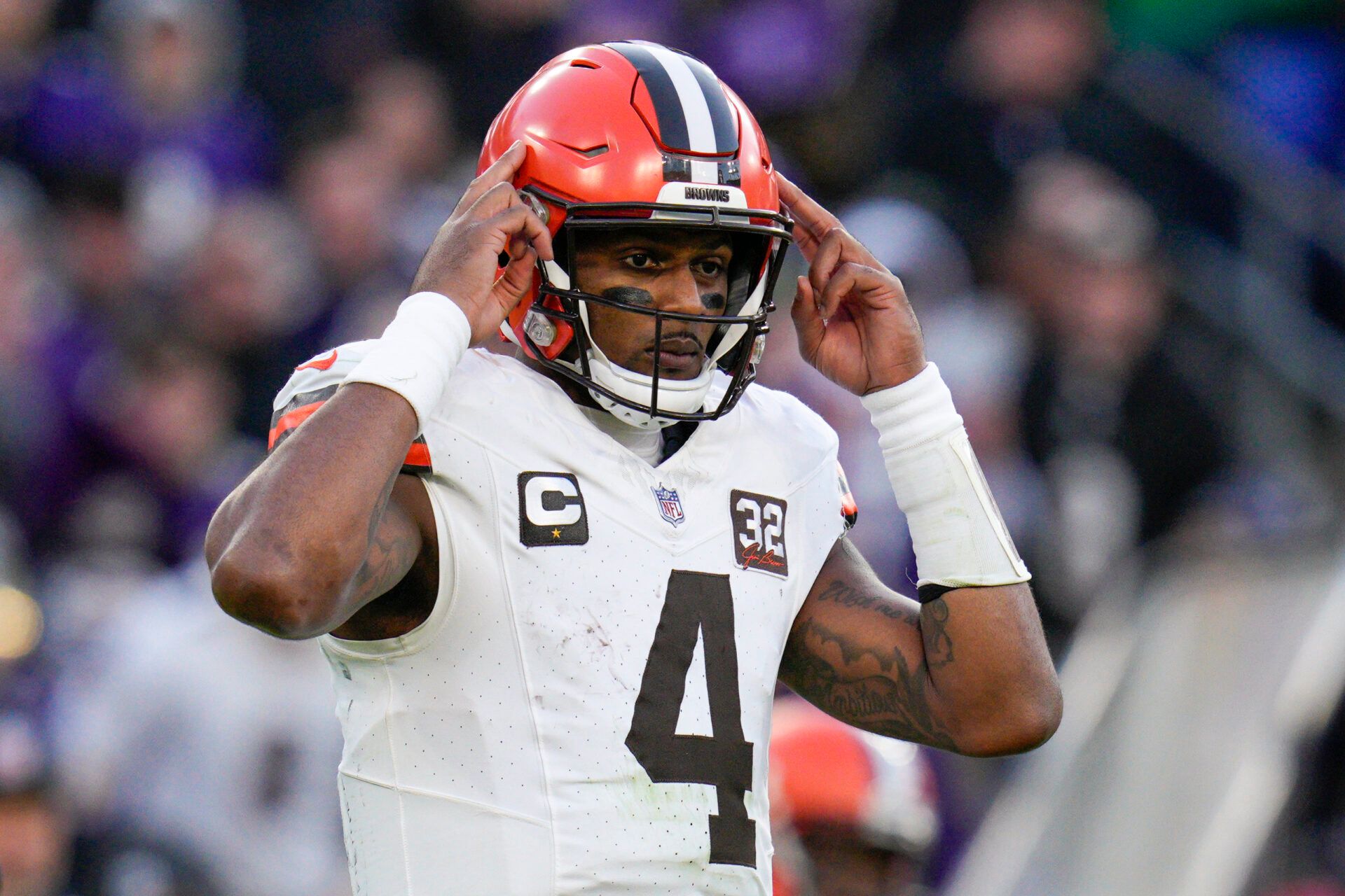 Cleveland Browns quarterback Deshaun Watson (4) calls out to teammates before the snap against the Baltimore Ravens during the second half at M&T Bank Stadium.